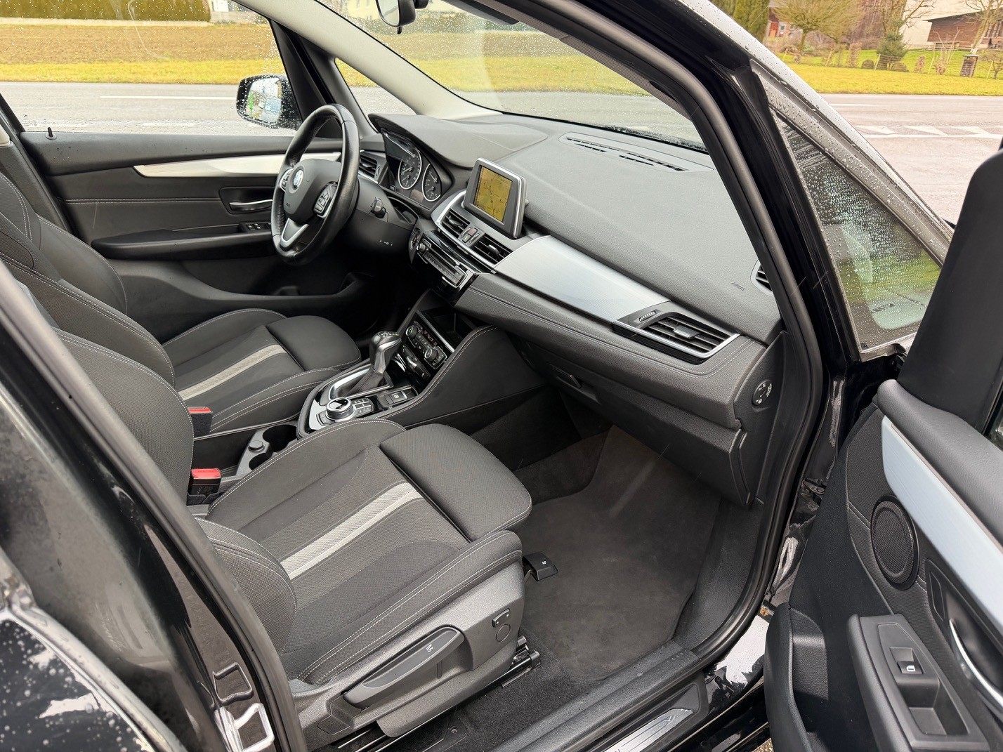 BMW 218i Gran Tourer Sport Line Steptronic-image-8