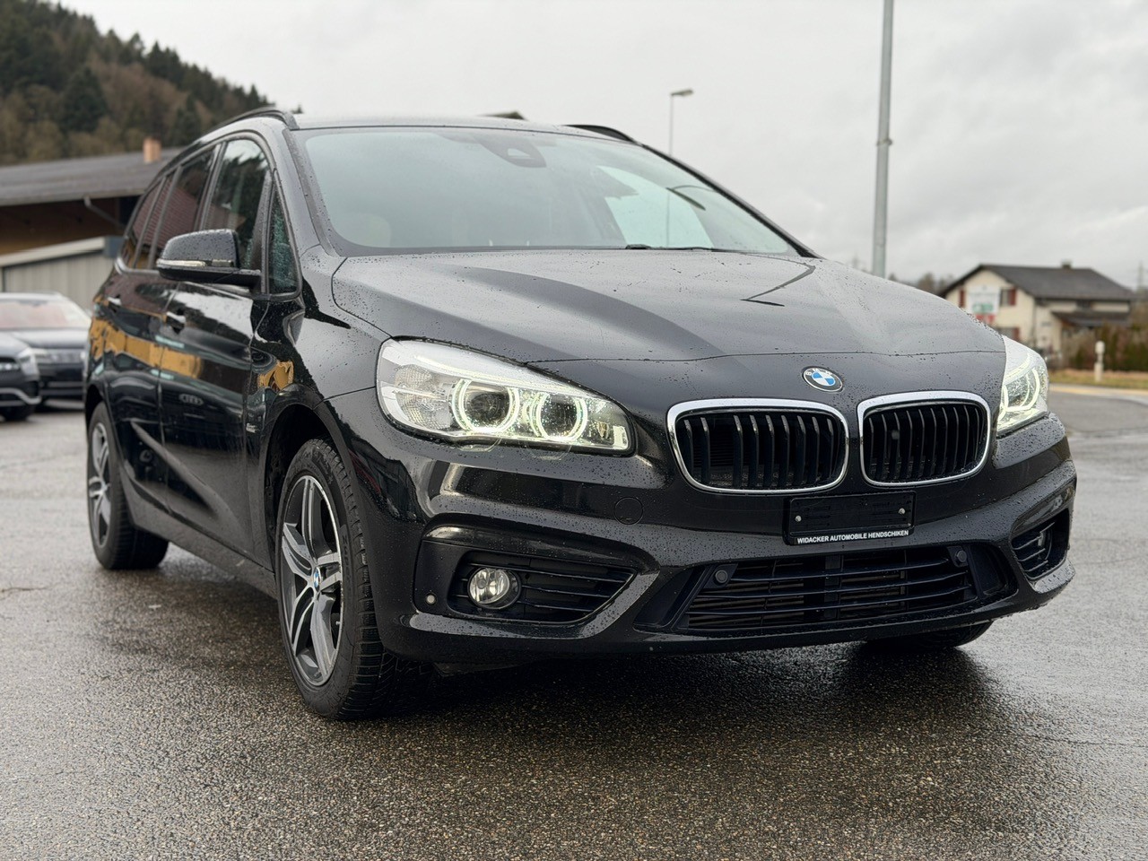 BMW 218i Gran Tourer Sport Line Steptronic-image-2