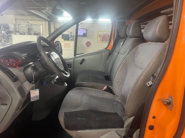 RENAULT Trafic 1.9 dCi 100 2.9t-image-9