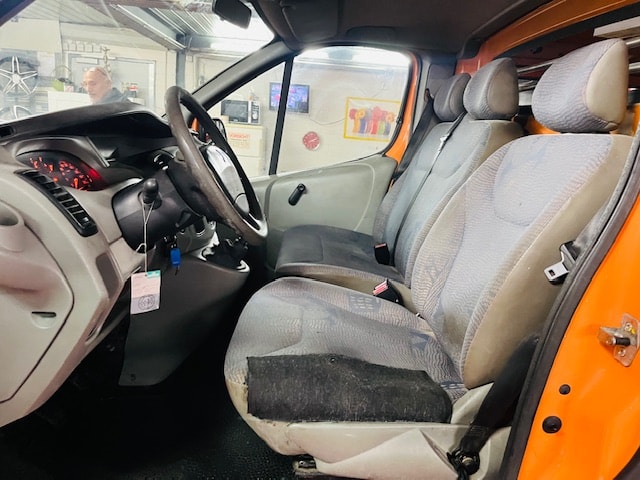 RENAULT Trafic 1.9 dCi 100 2.9t-image-10