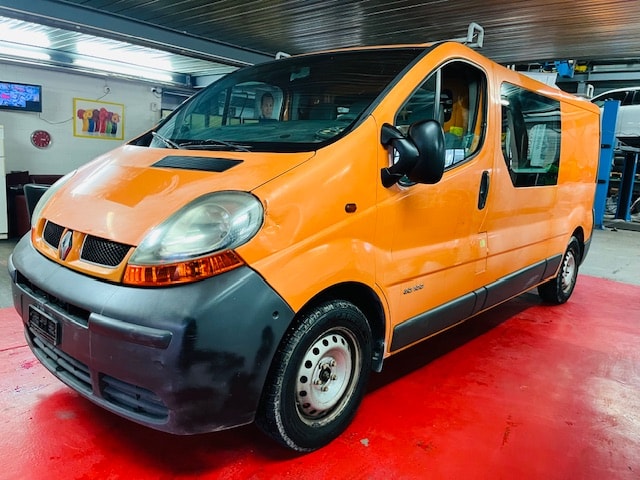 RENAULT Trafic 1.9 dCi 100 2.9t-image-2