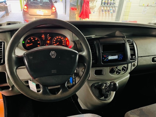 RENAULT Trafic 1.9 dCi 100 2.9t-image-13