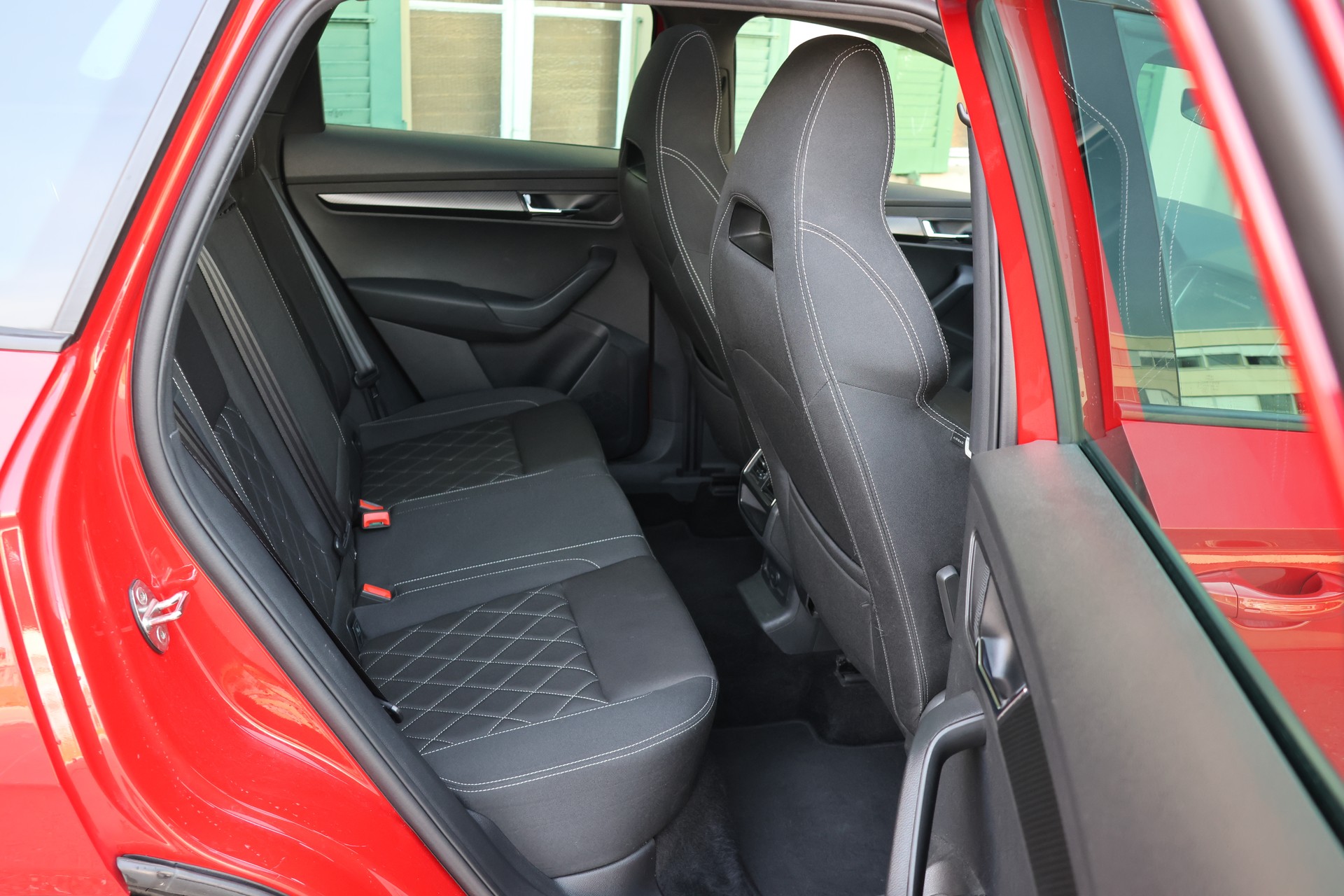 SKODA Karoq 2.0 TSI SportLine 4x4 DSG-image-8