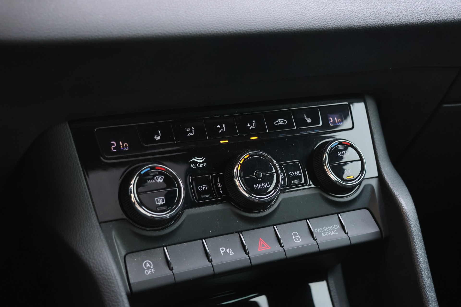SKODA Karoq 2.0 TSI SportLine 4x4 DSG-image-17