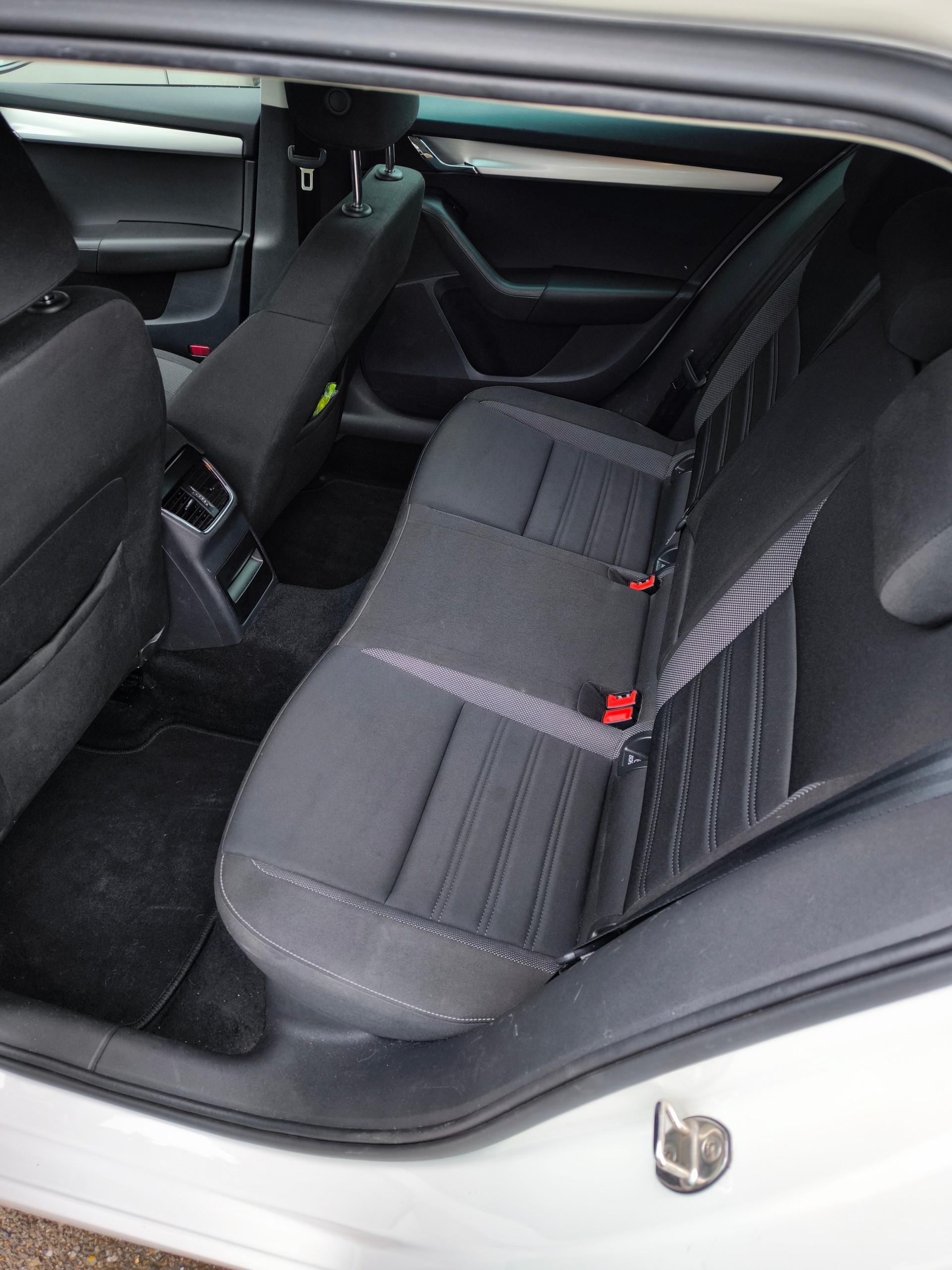 SKODA Octavia Combi 2.0 TDI Style 4x4 DSG-image-4