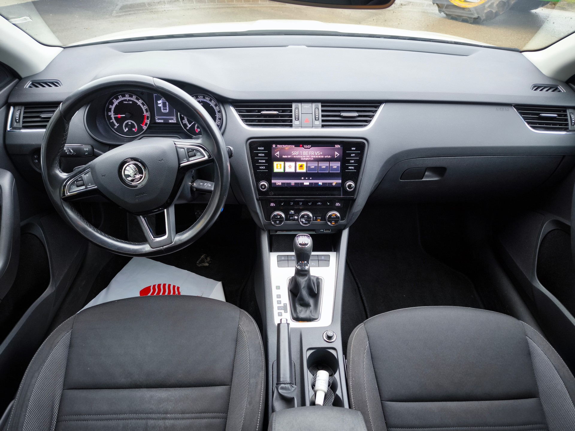 SKODA Octavia Combi 2.0 TDI Style 4x4 DSG-image-3