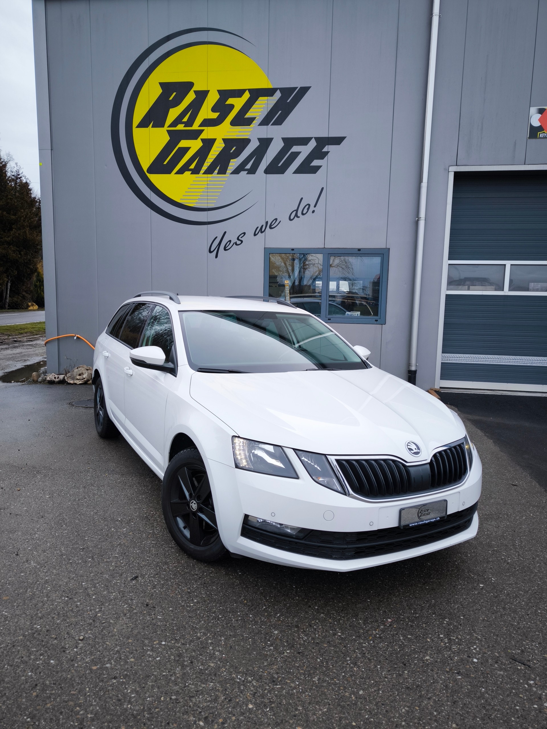 SKODA Octavia Combi 2.0 TDI Style 4x4 DSG-image-0