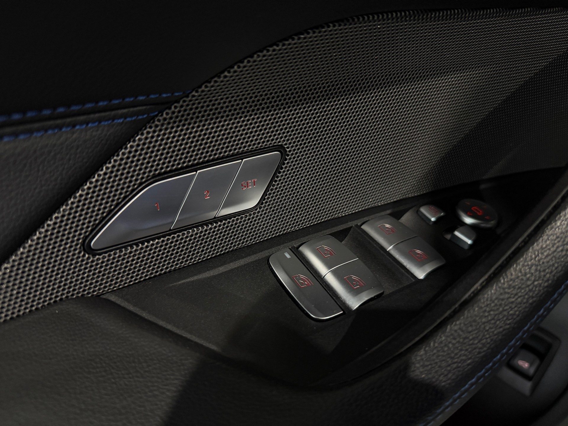 BMW M440i xDrive 48V Gran Coupé Steptronic-image-16