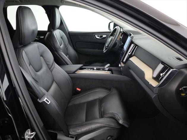 VOLVO XC60 T8 eAWD PluginHybrid Plus Dark Geartronic-image-3