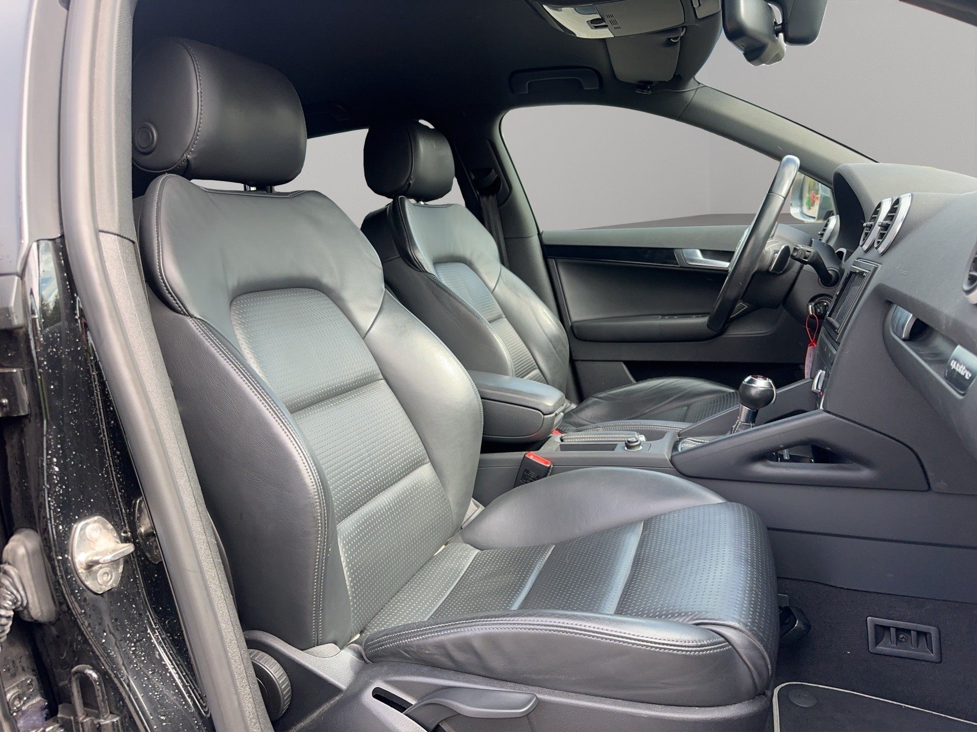 AUDI S3 Sportback 2.0 TFSI quattro S-tronic-image-14
