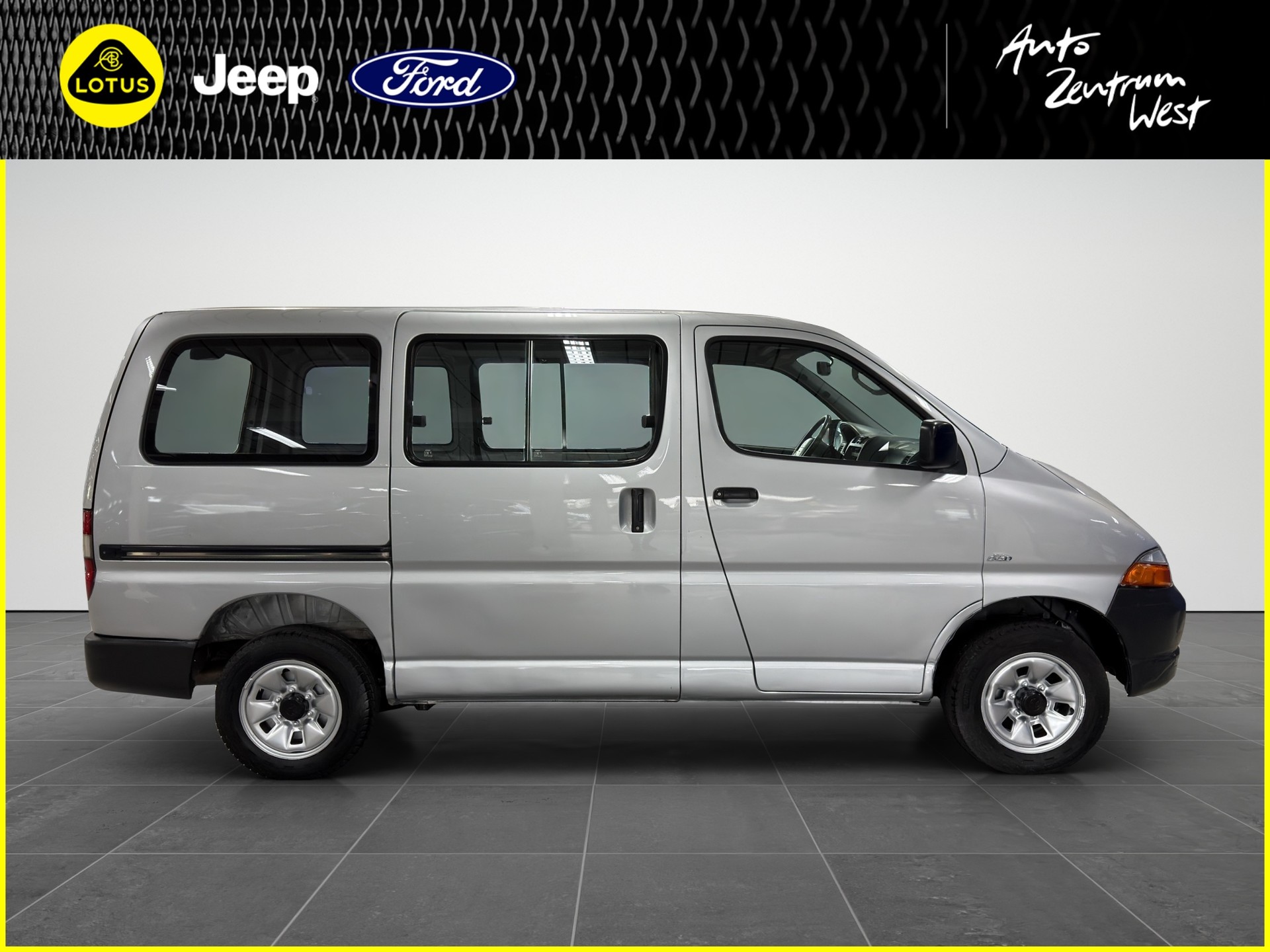 TOYOTA Hiace D-4D 4WD Kombi-image-5