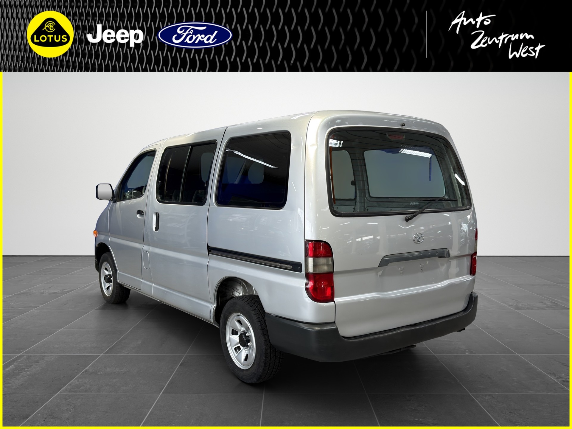 TOYOTA Hiace D-4D 4WD Kombi-image-2