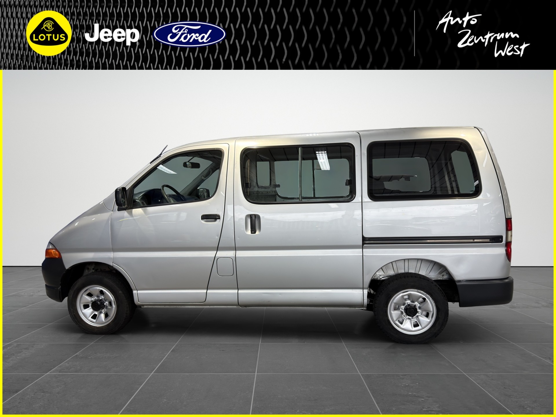 TOYOTA Hiace D-4D 4WD Kombi-image-1