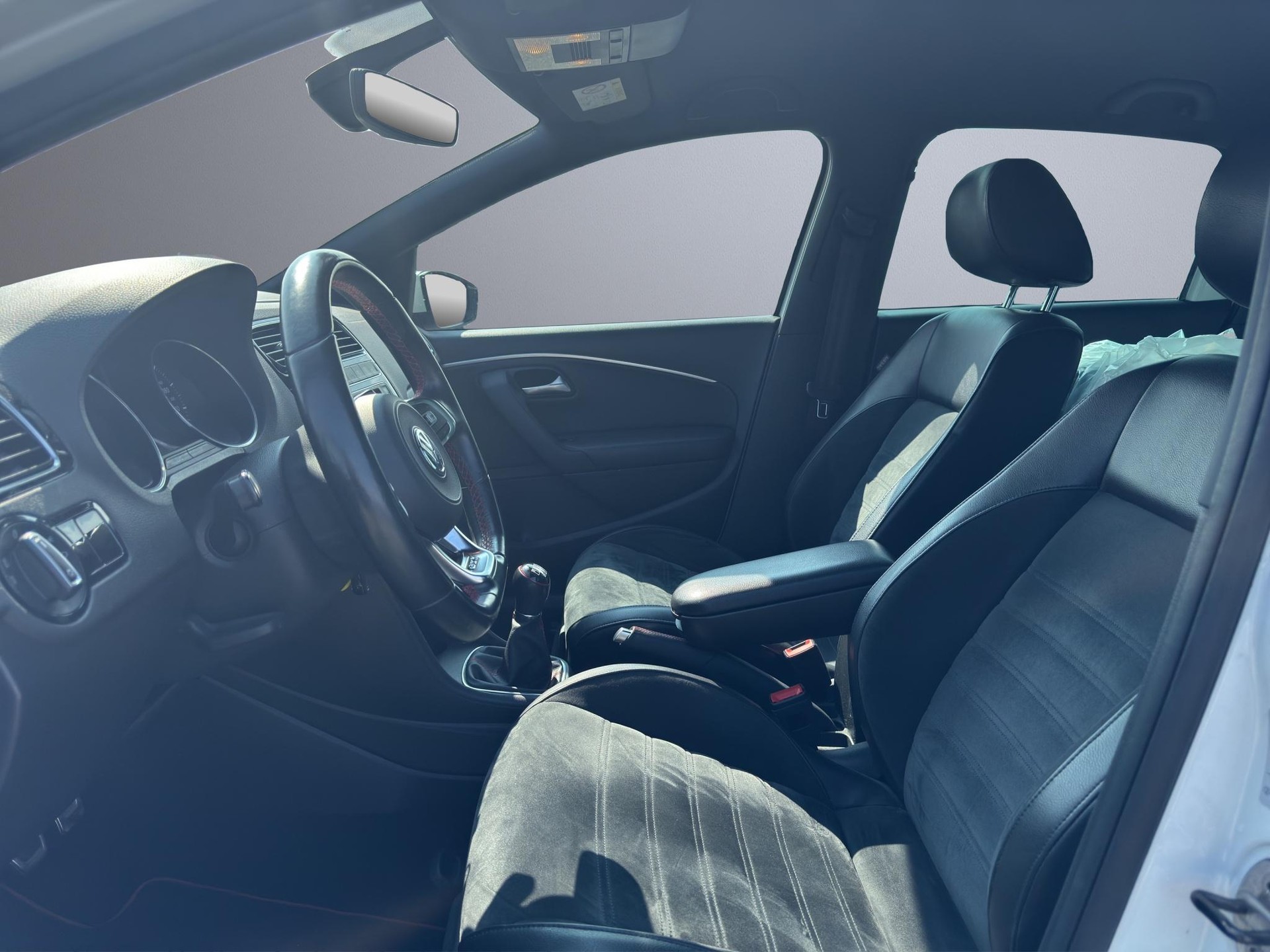 VW Polo 1.8 TSI GTI-image-11