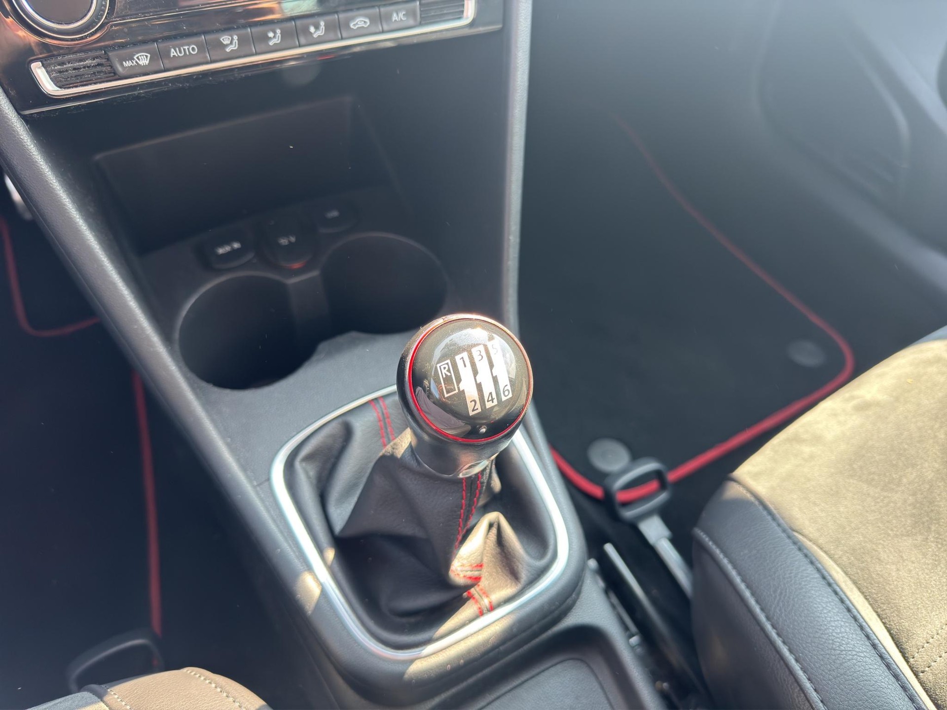 VW Polo 1.8 TSI GTI-image-12