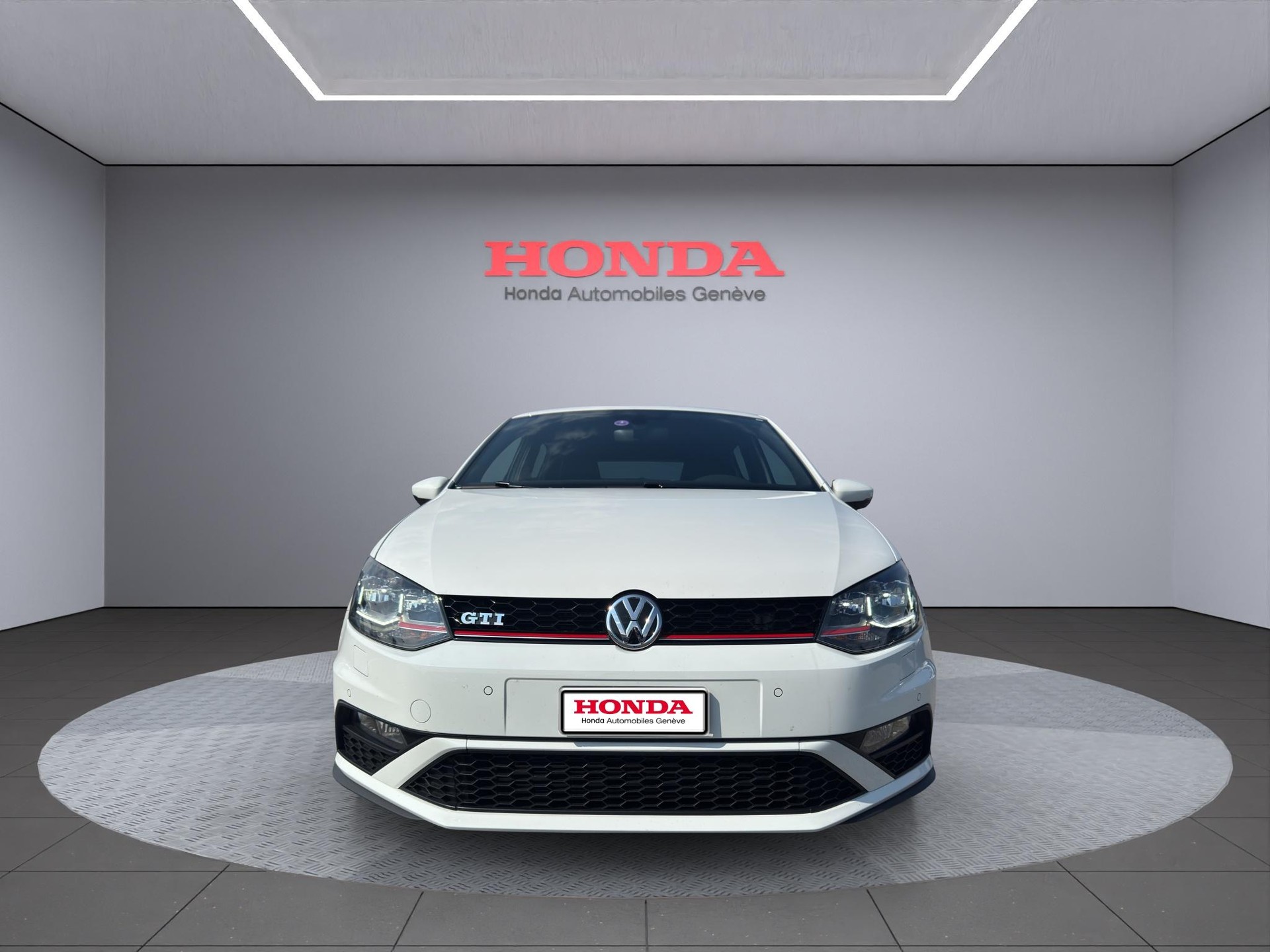 VW Polo 1.8 TSI GTI-image-2