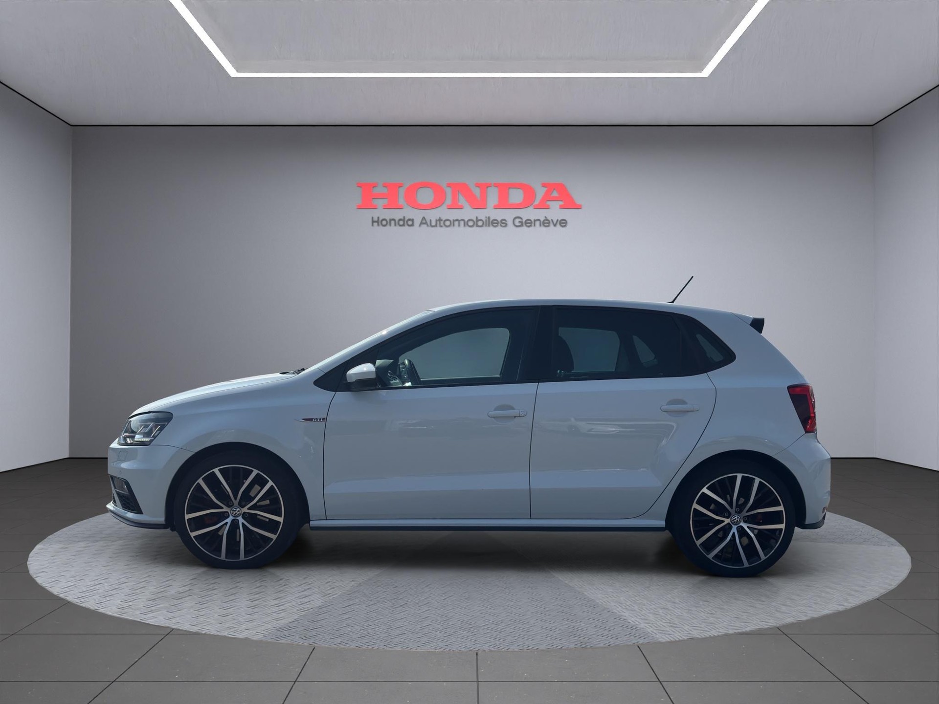 VW Polo 1.8 TSI GTI-image-4