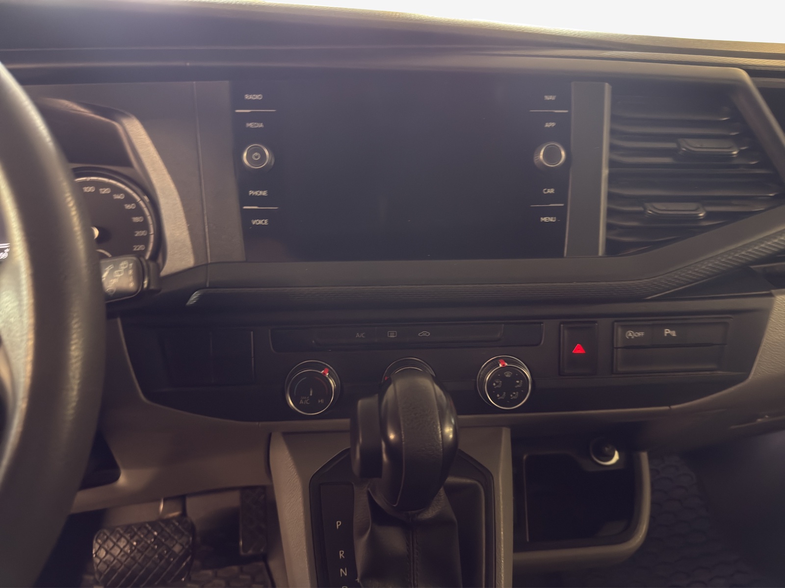 VW T6.1 2.0 TDI DSG-image-10
