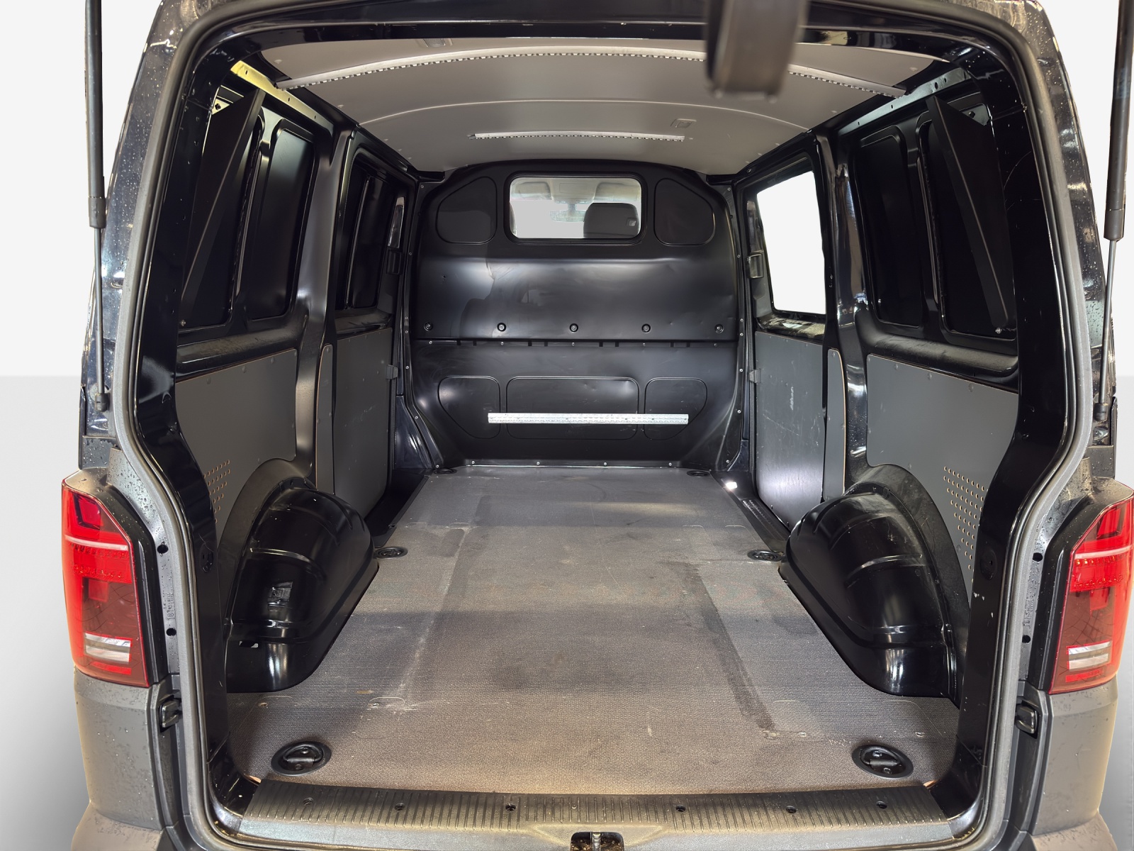 VW T6.1 2.0 TDI DSG-image-12