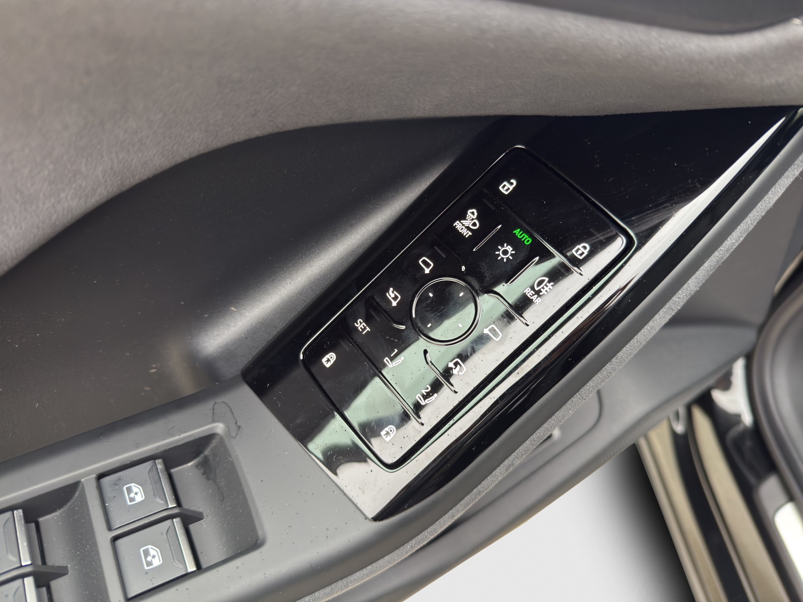 AUDI SQ6 e-tron quattro-image-14