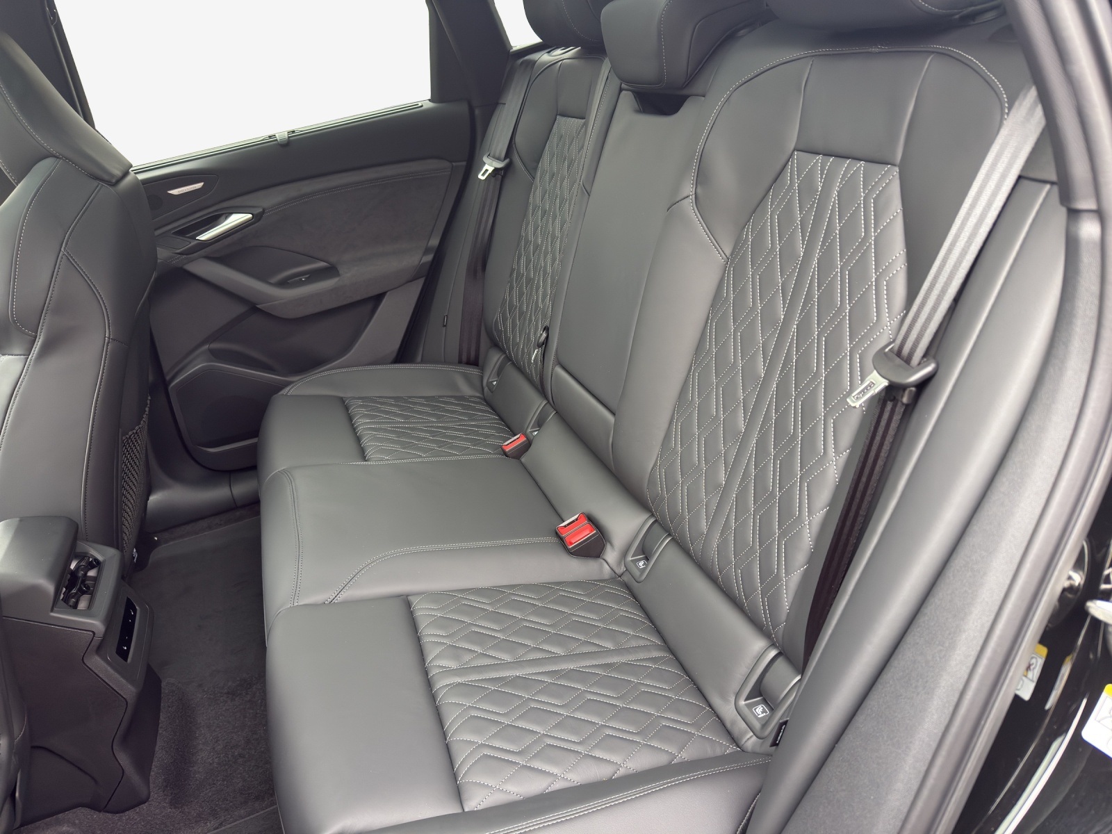 AUDI SQ6 e-tron quattro-image-11