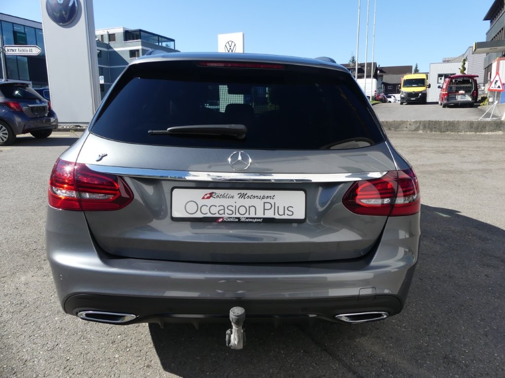 MERCEDES-BENZ C 220 d AMG Line 4Matic 9G-Tronic-image-2