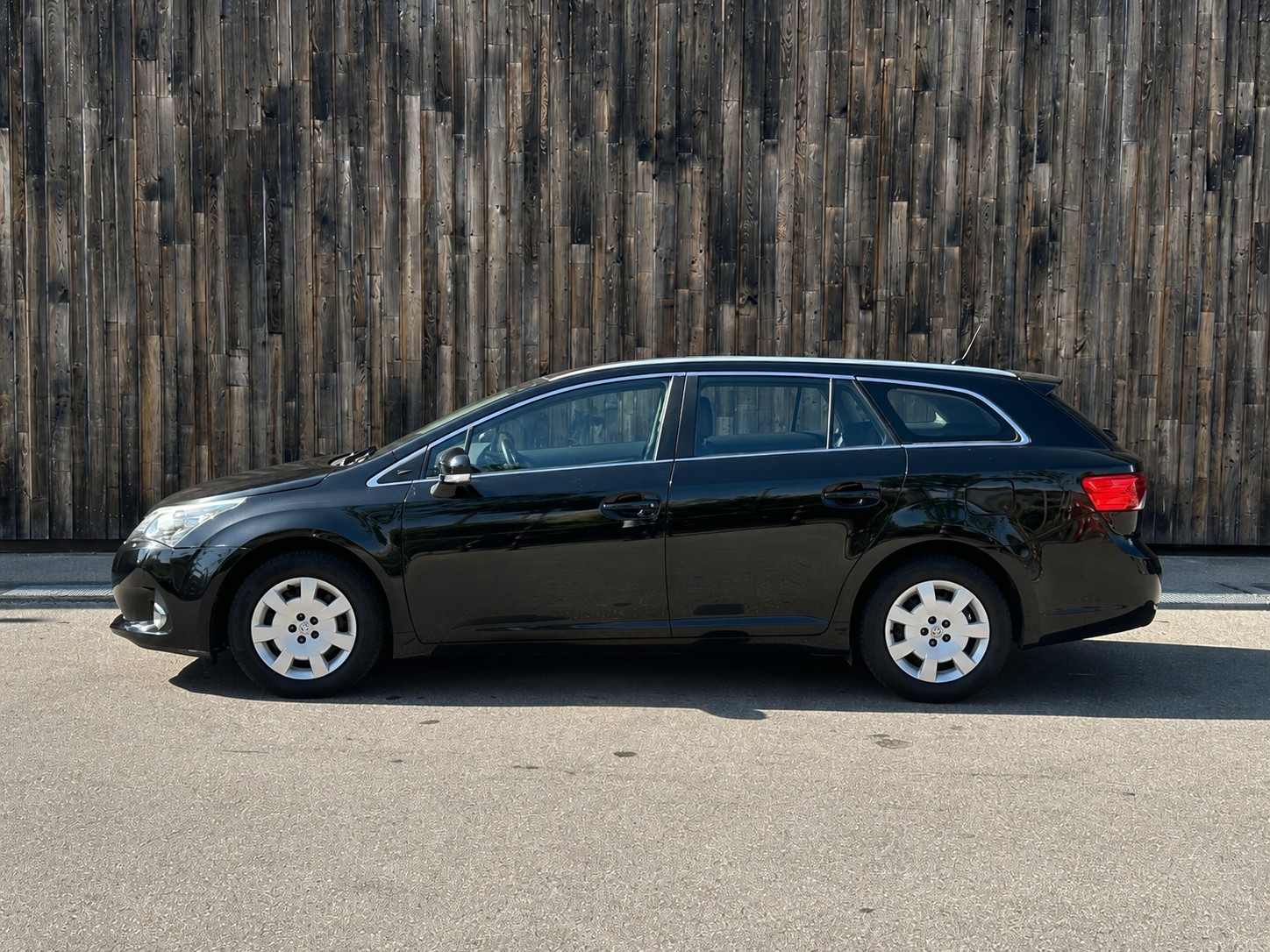 TOYOTA Avensis Sportswagon 2.0 Linea Luna Multidrive-showroom-element-1