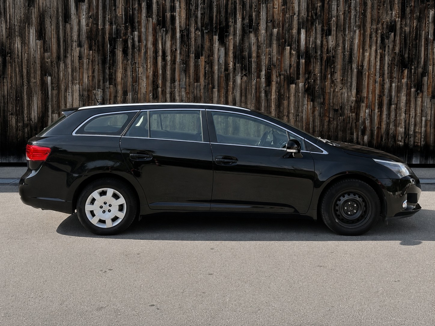 TOYOTA Avensis Sportswagon 2.0 Linea Luna Multidrive-image-5
