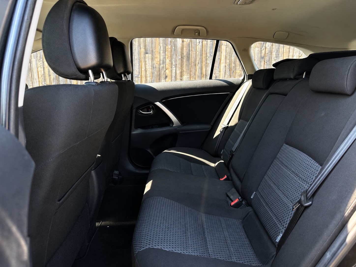 TOYOTA Avensis Sportswagon 2.0 Linea Luna Multidrive-image-9