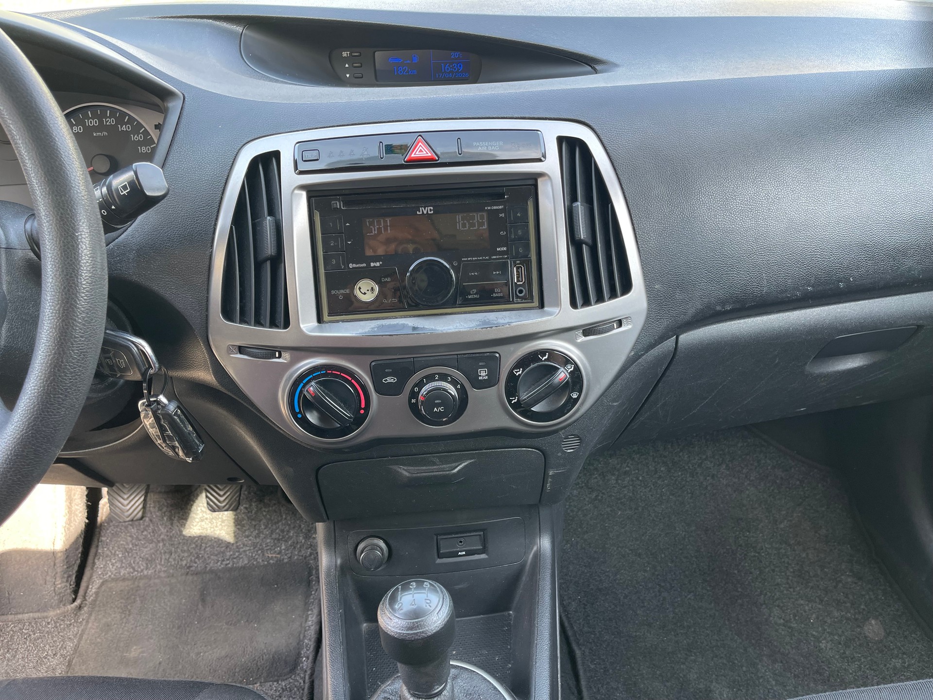 HYUNDAI i20 1.2 Comfort-image-8