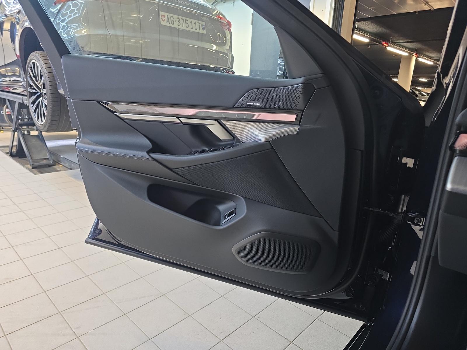 BMW i5 M60 xDrive-image-12