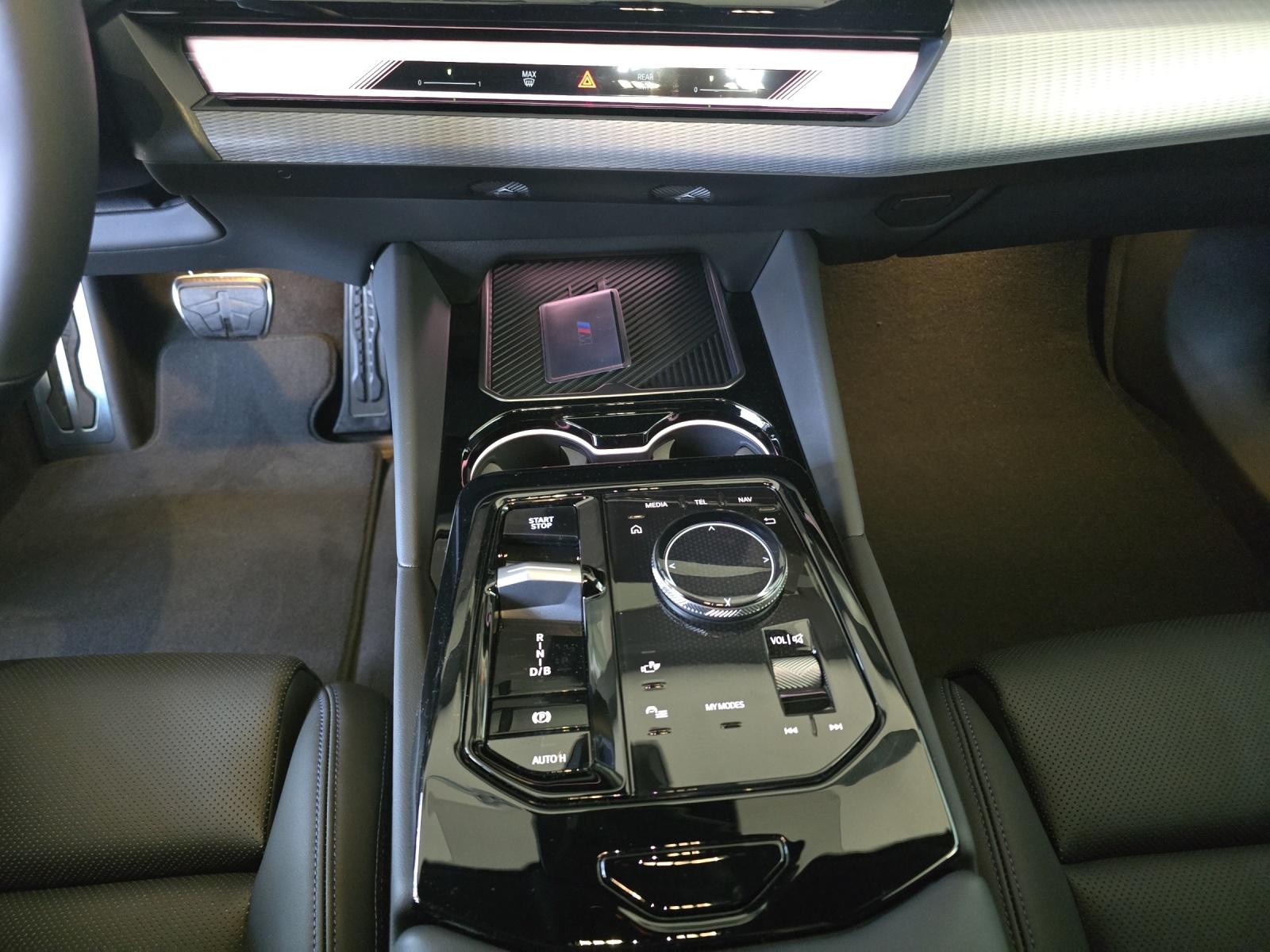 BMW i5 M60 xDrive-image-11
