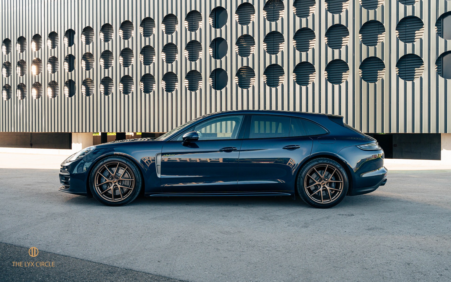 PORSCHE Panamera 4 E-Hybrid PDK Sport Turismo-image-3