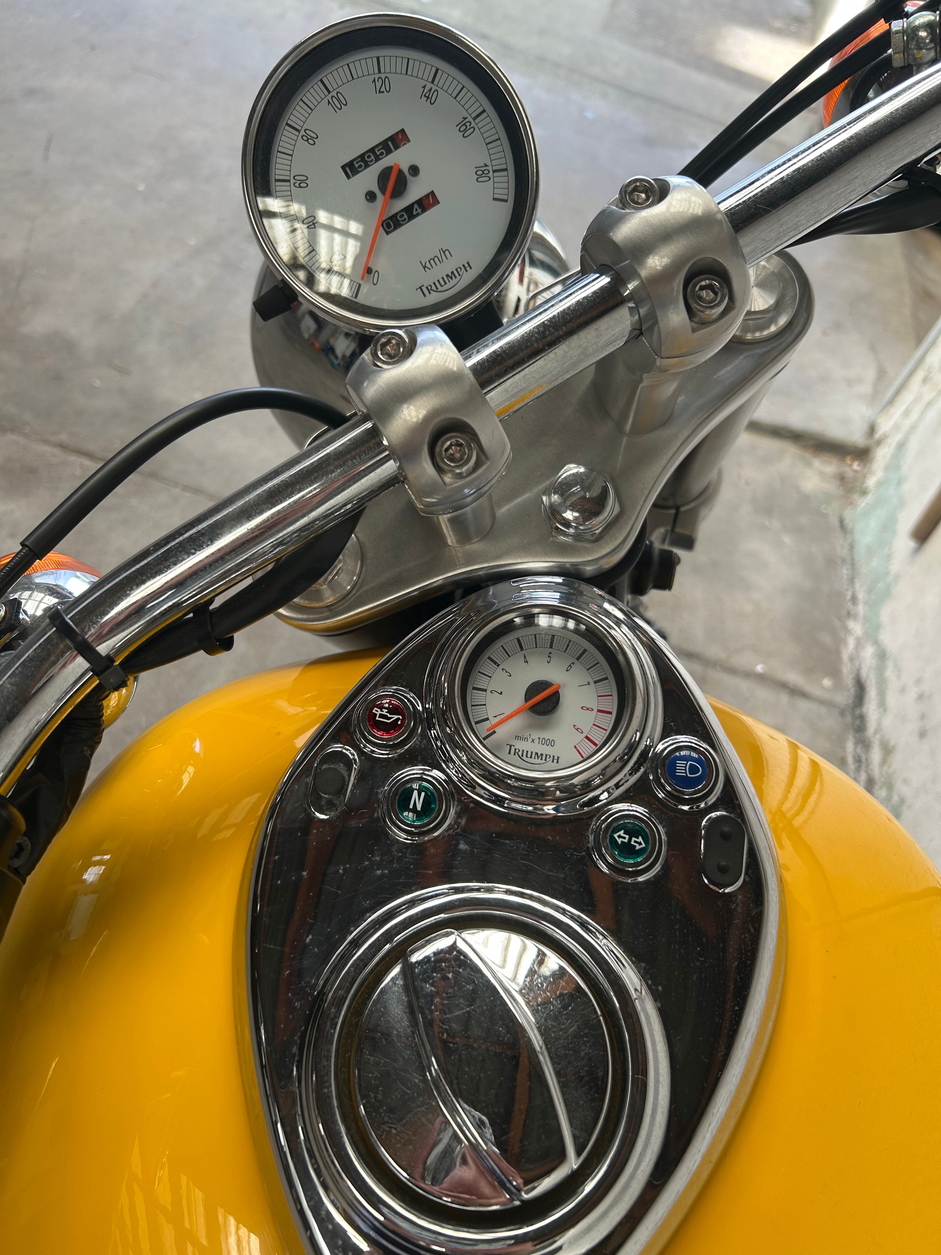 TRIUMPH Speedmaster 800-image-2