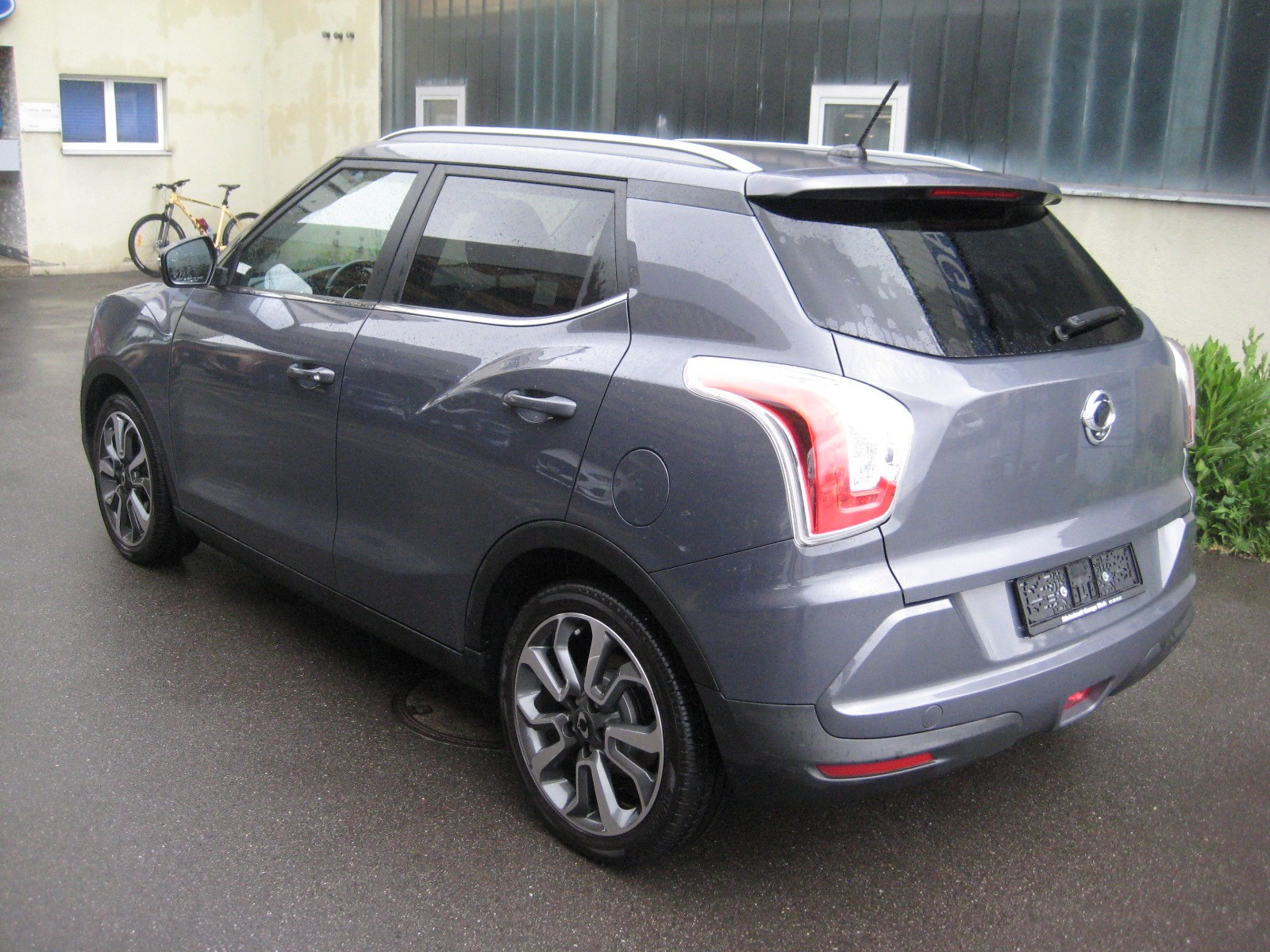 KGM-SsangYong Tivoli 1.6 e-XGi Sapphire 4WD Automatic-image-2