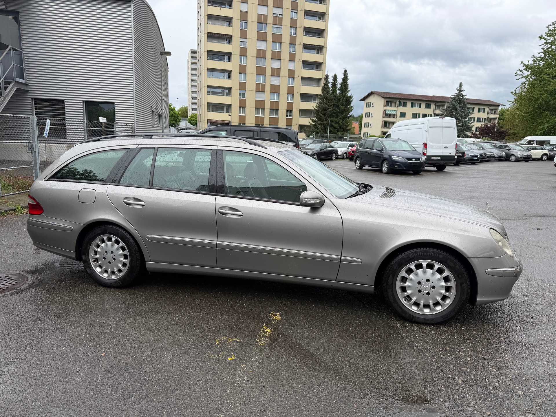 MERCEDES-BENZ E 220 CDI Avantgarde-image-2