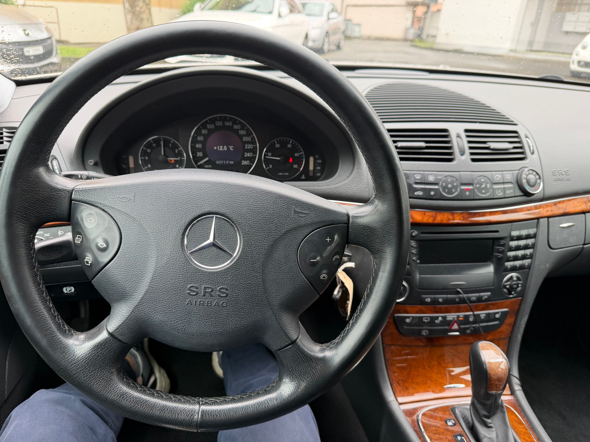 MERCEDES-BENZ E 220 CDI Avantgarde-image-11