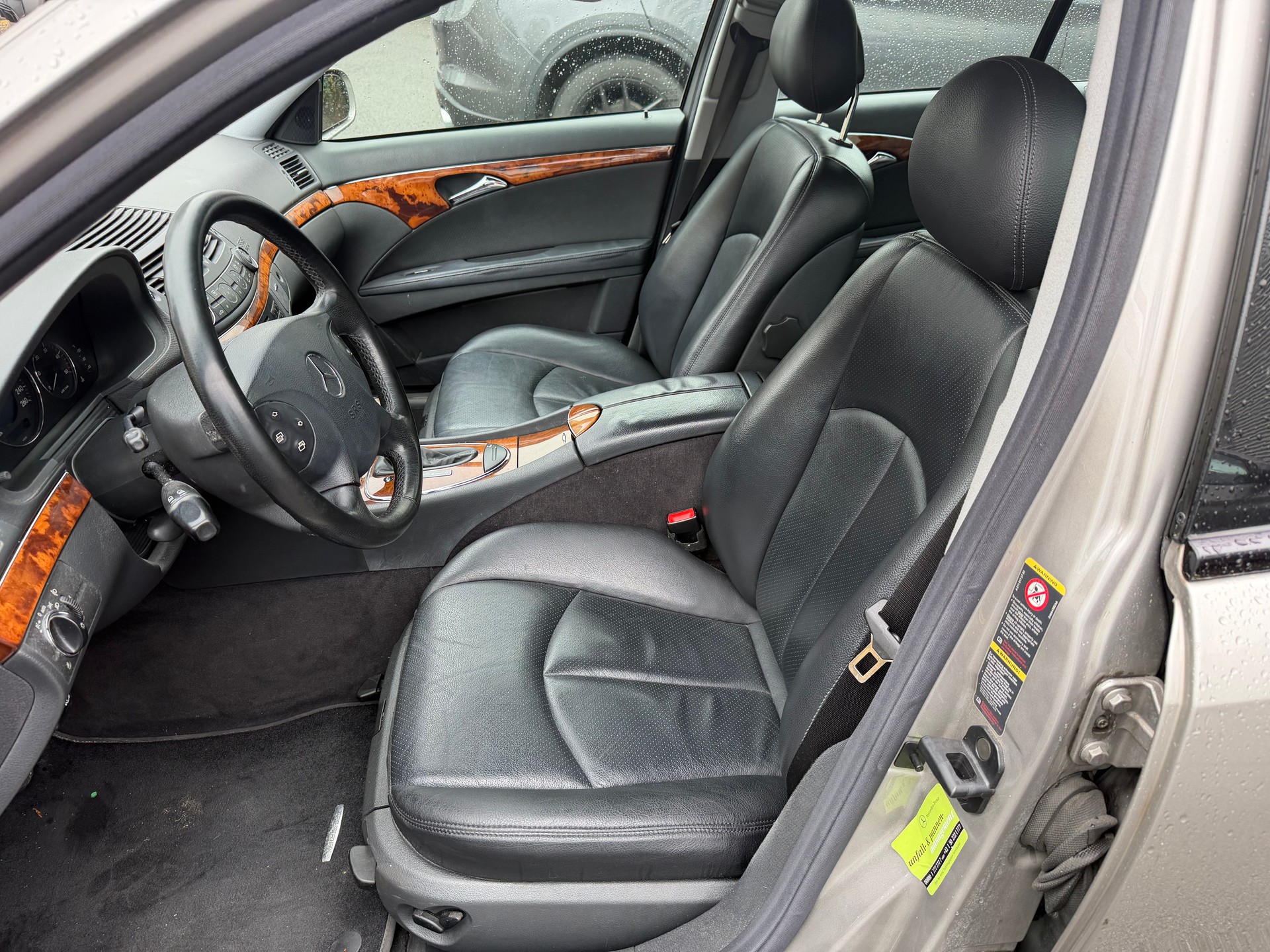 MERCEDES-BENZ E 220 CDI Avantgarde-image-10