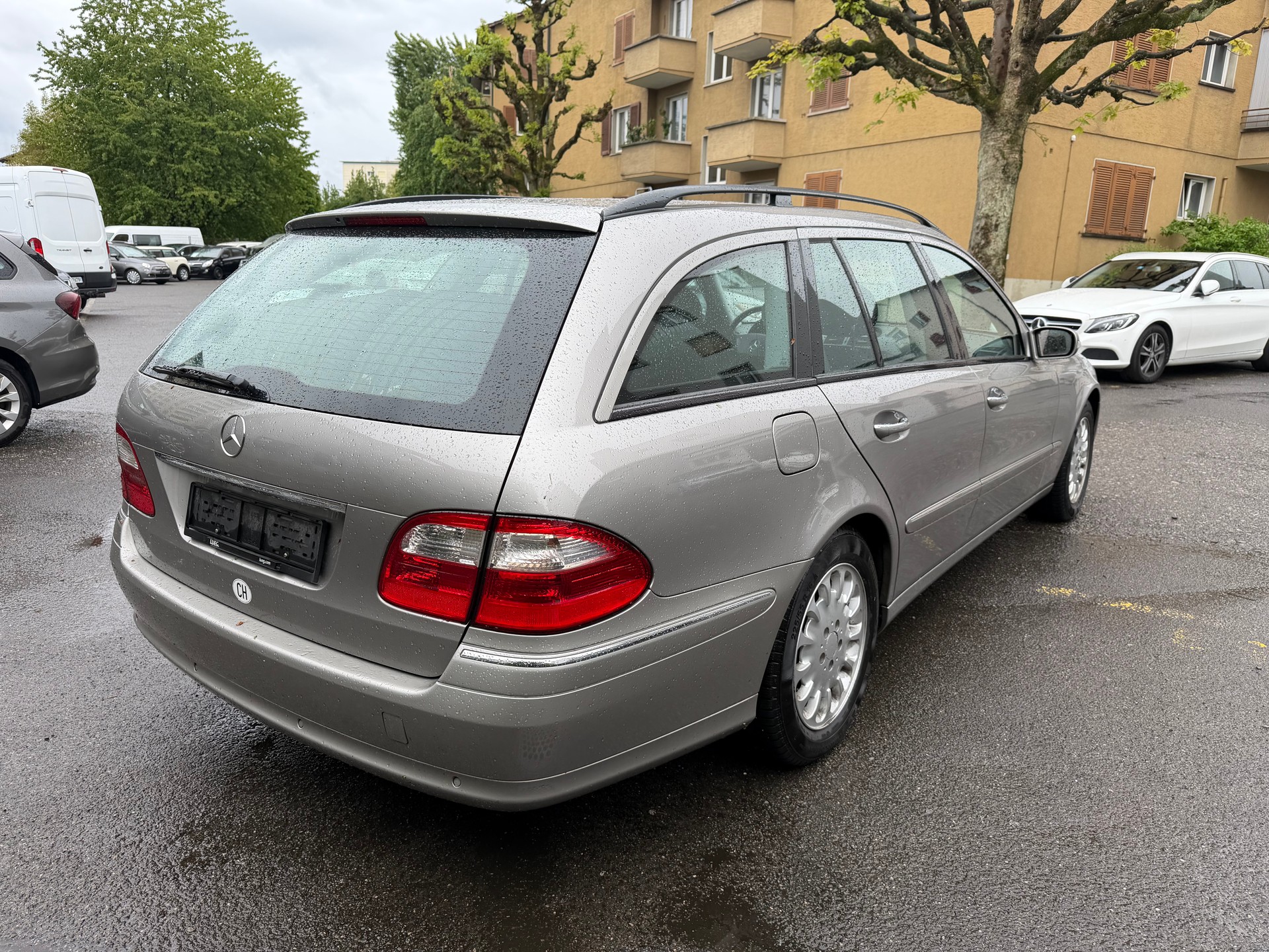 MERCEDES-BENZ E 220 CDI Avantgarde-image-3