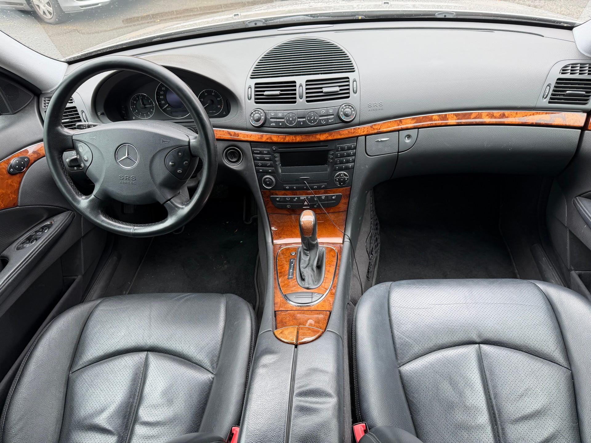 MERCEDES-BENZ E 220 CDI Avantgarde-image-8