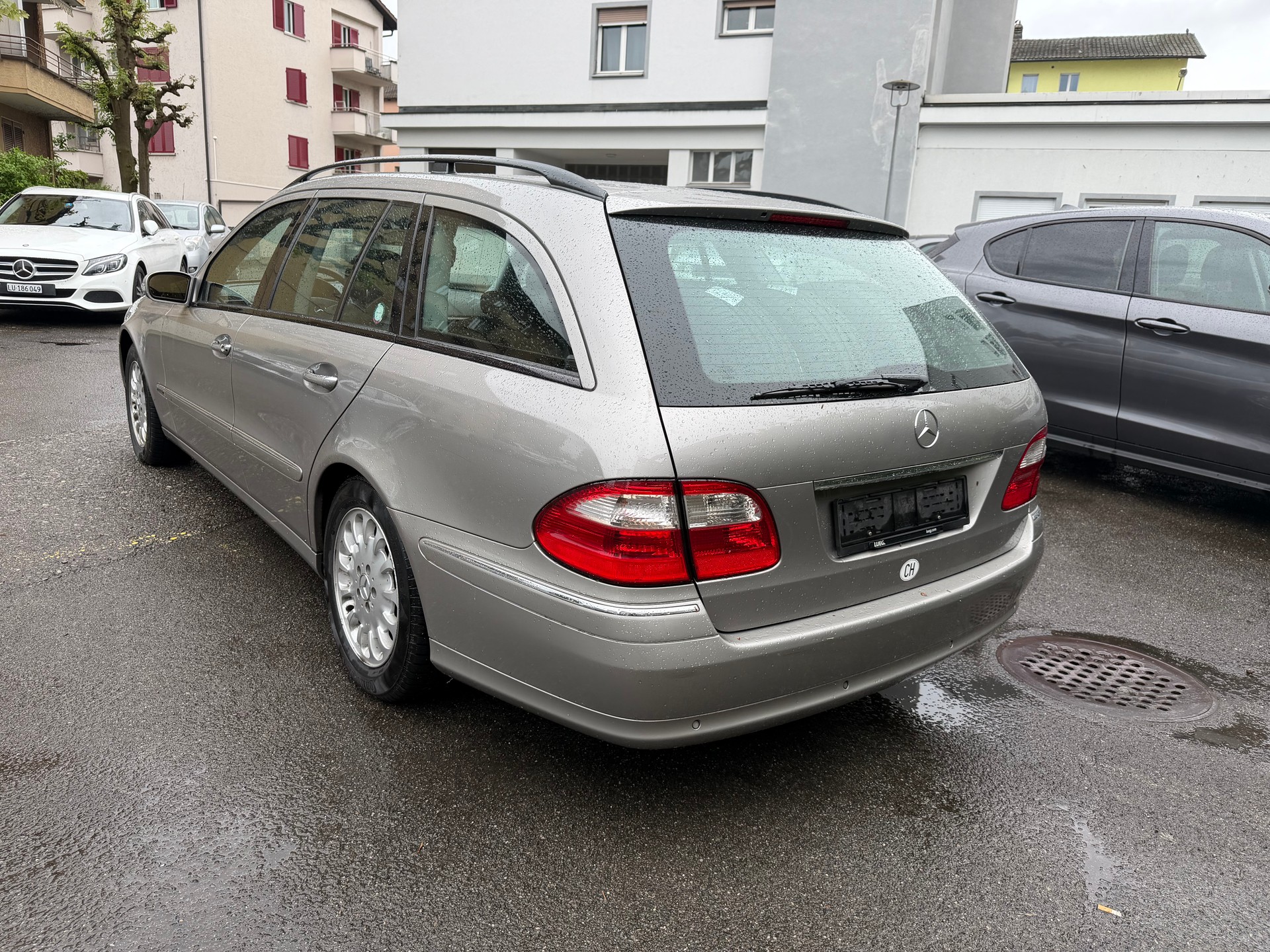 MERCEDES-BENZ E 220 CDI Avantgarde-image-4