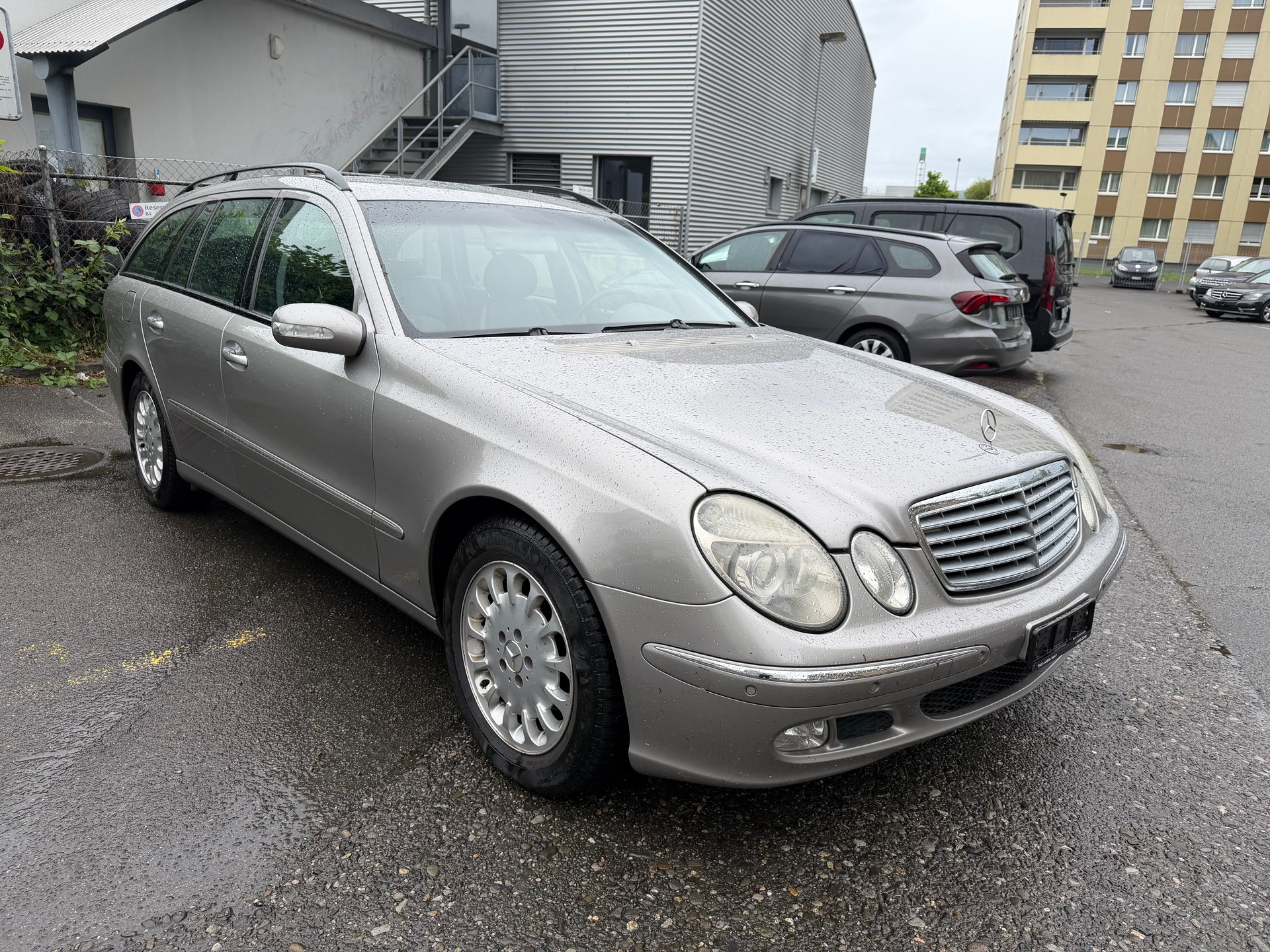 MERCEDES-BENZ E 220 CDI Avantgarde-image-1