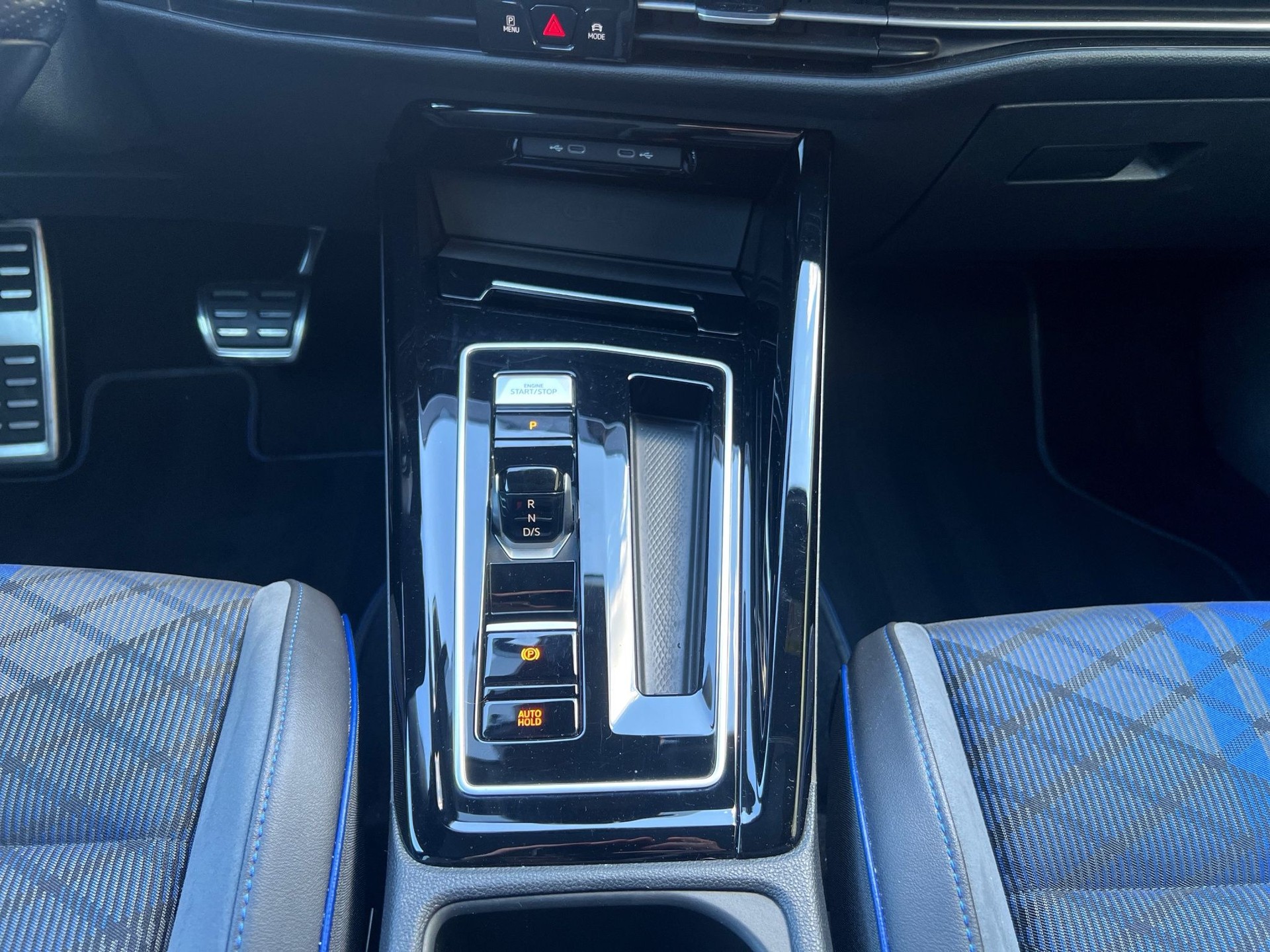 VW Golf 2.0 TSI R DSG 4Motion-image-16