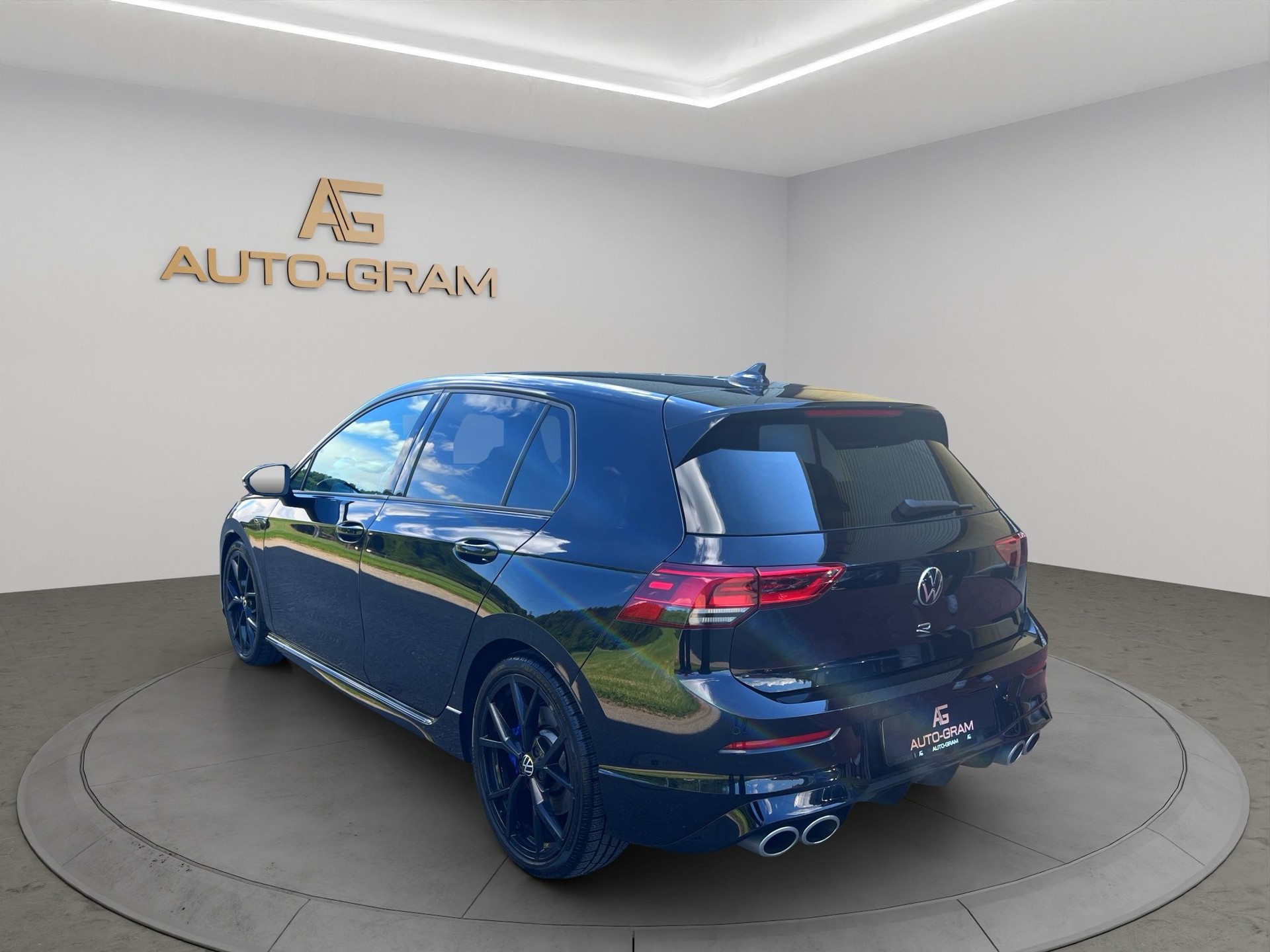 VW Golf 2.0 TSI R DSG 4Motion-showroom-element-2
