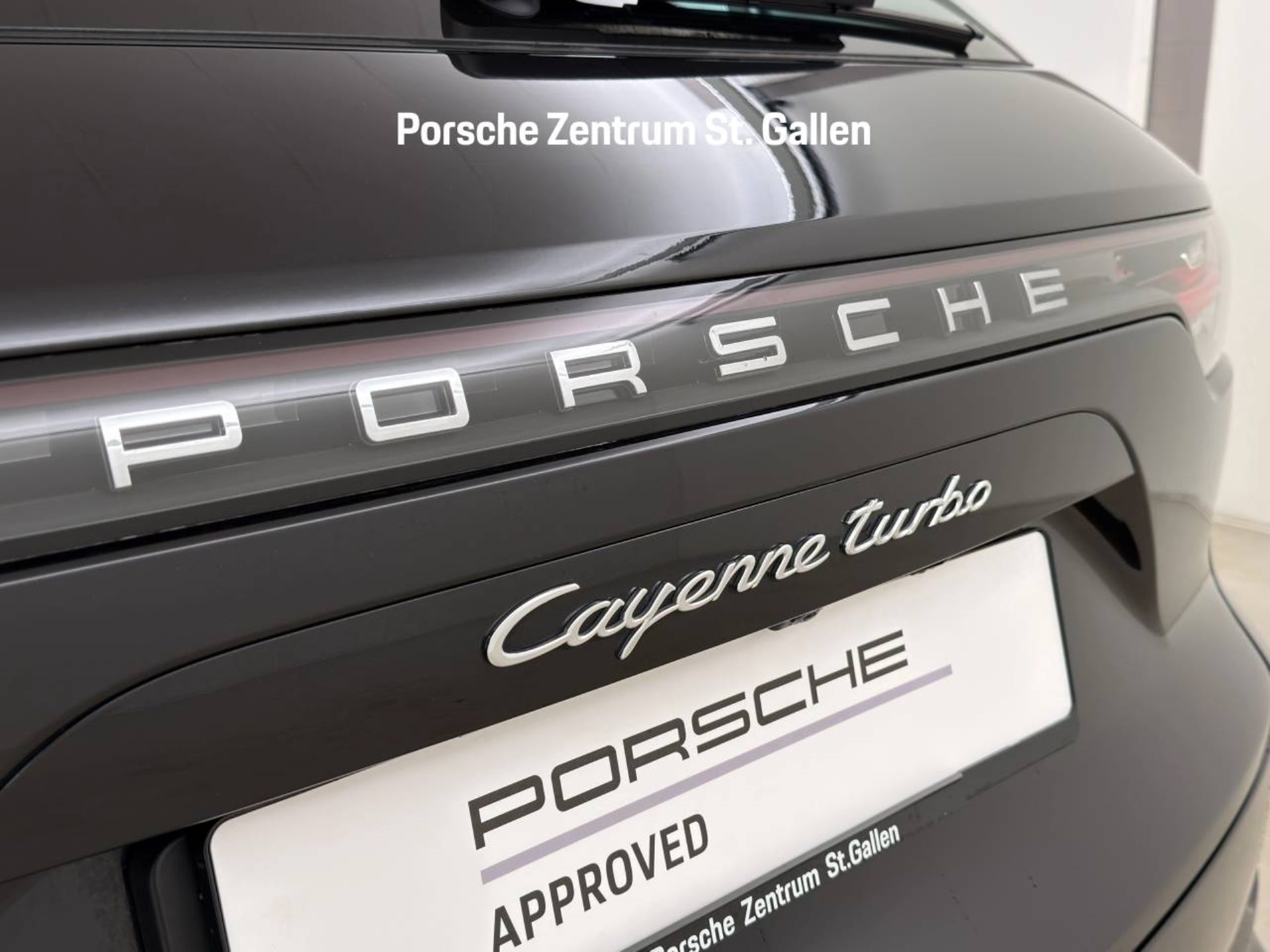 PORSCHE Cayenne Turbo-image-11
