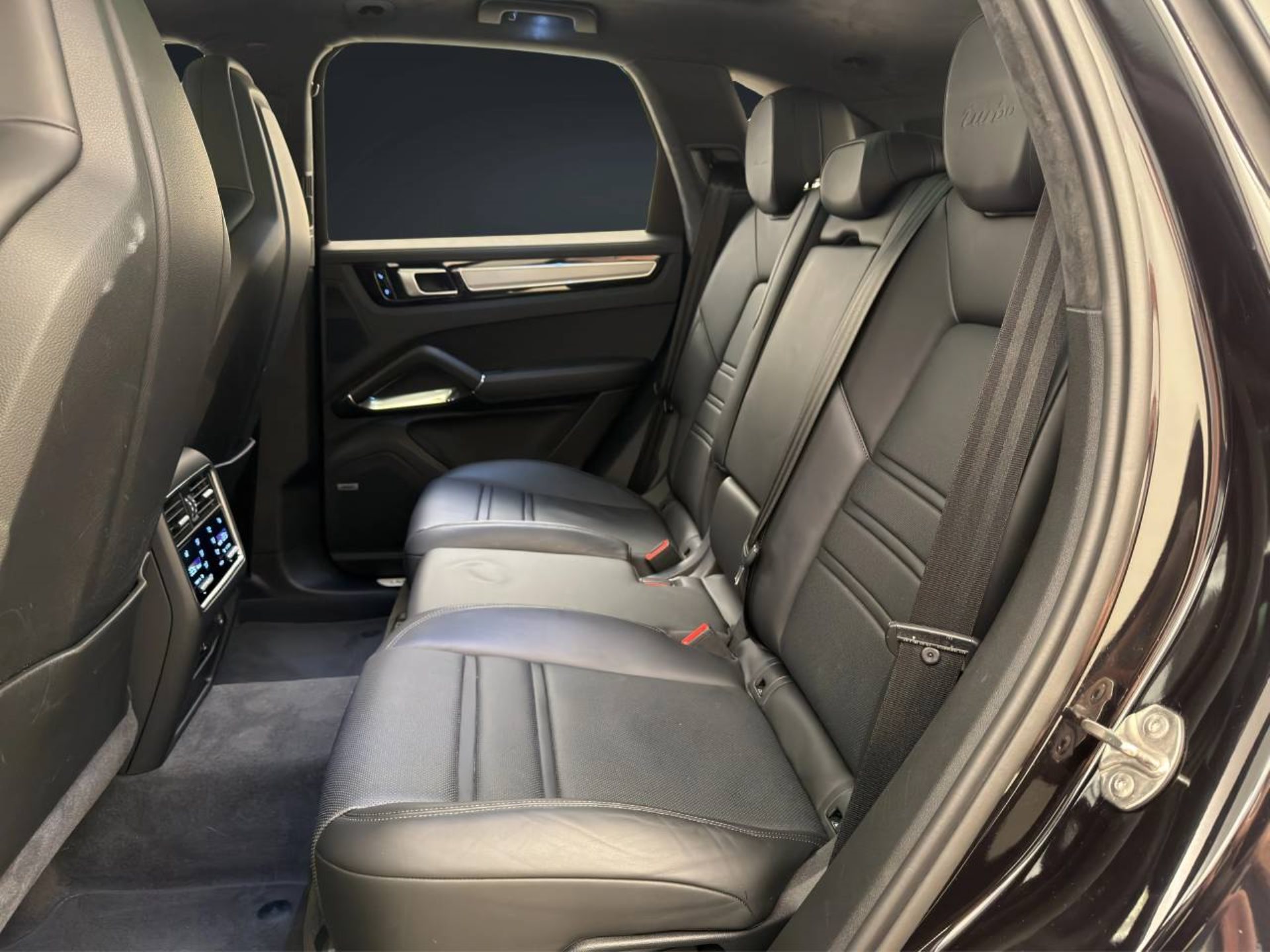 PORSCHE Cayenne Turbo-image-14