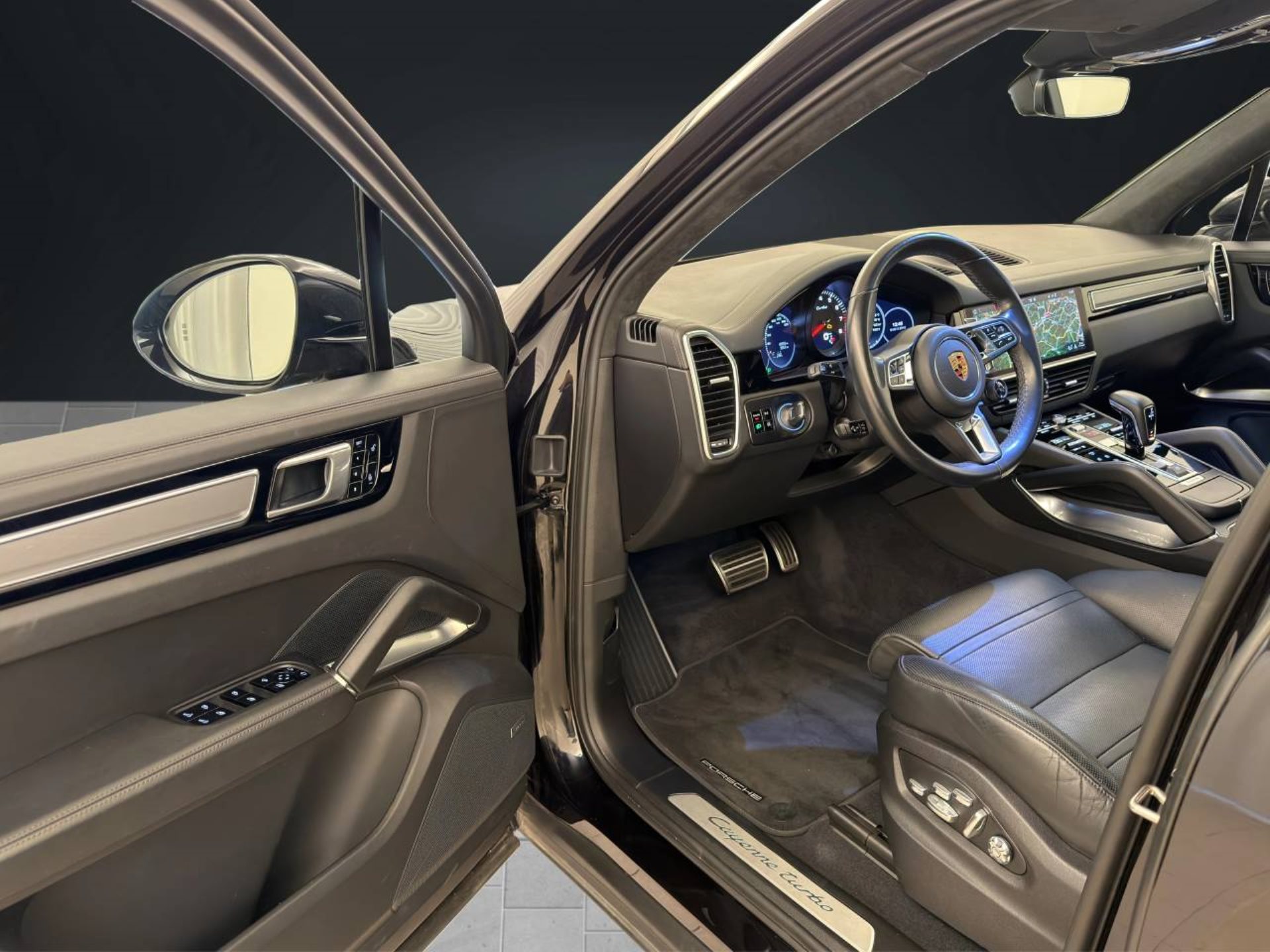 PORSCHE Cayenne Turbo-image-3
