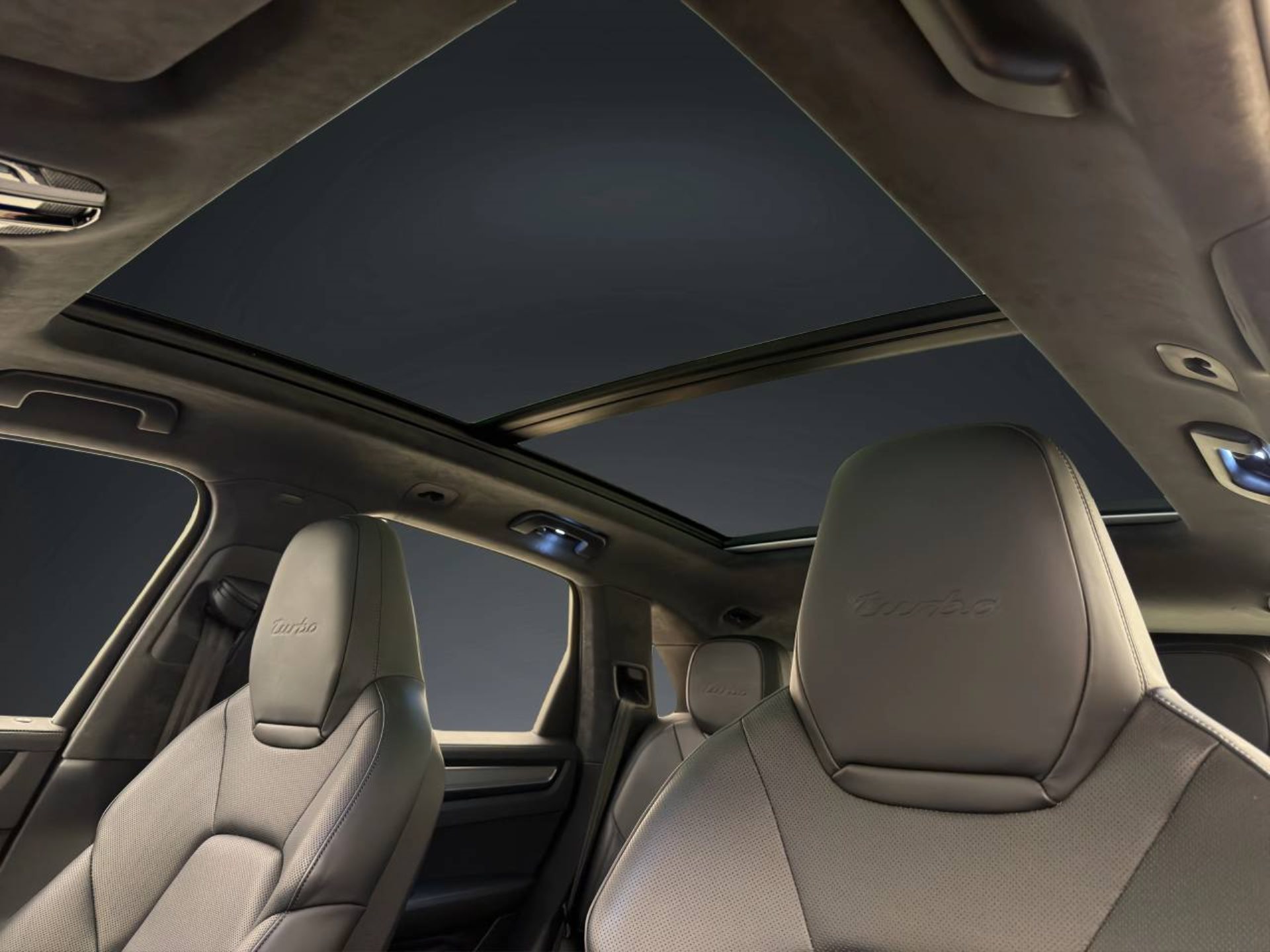 PORSCHE Cayenne Turbo-image-13