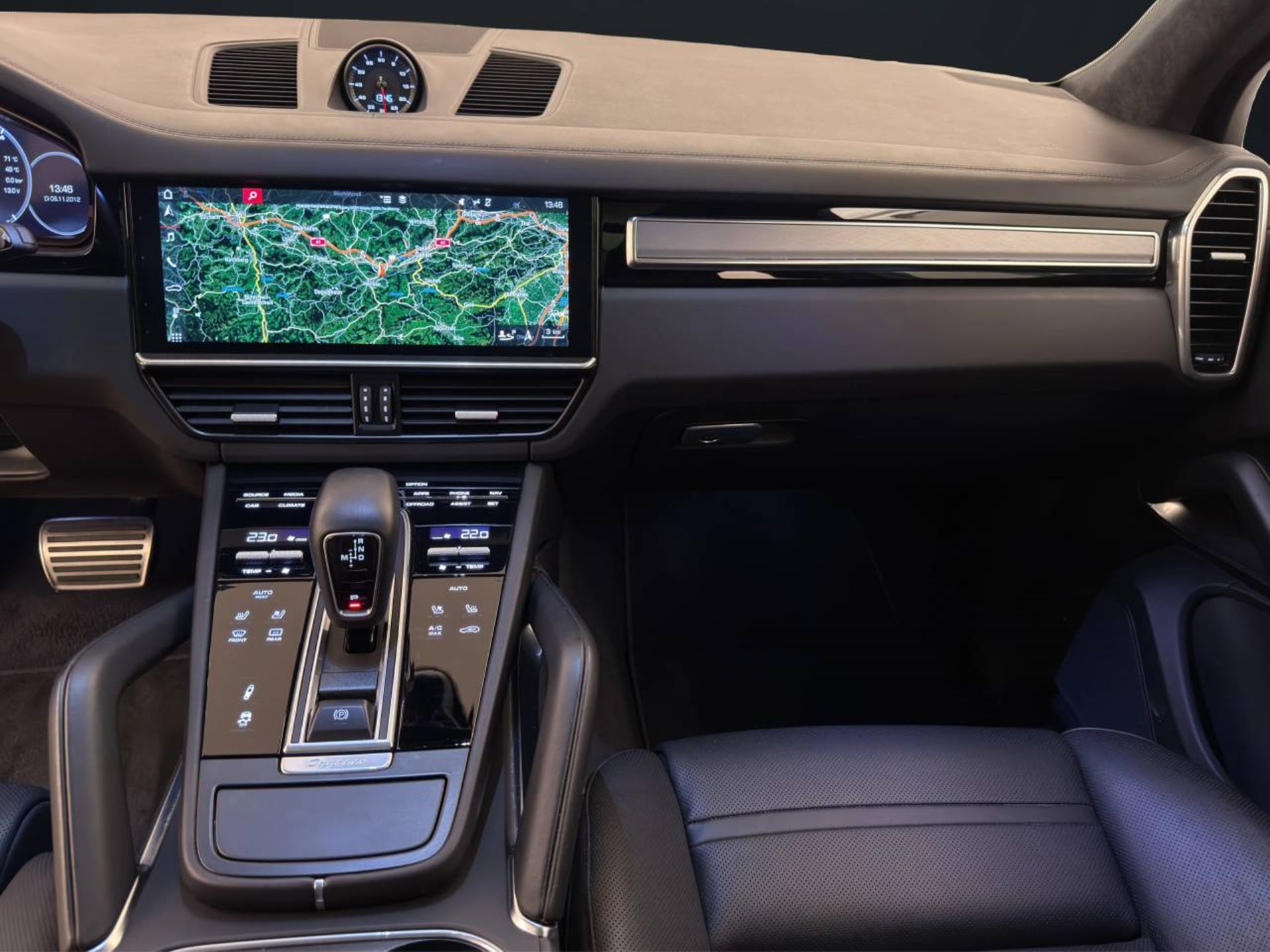 PORSCHE Cayenne Turbo-image-15