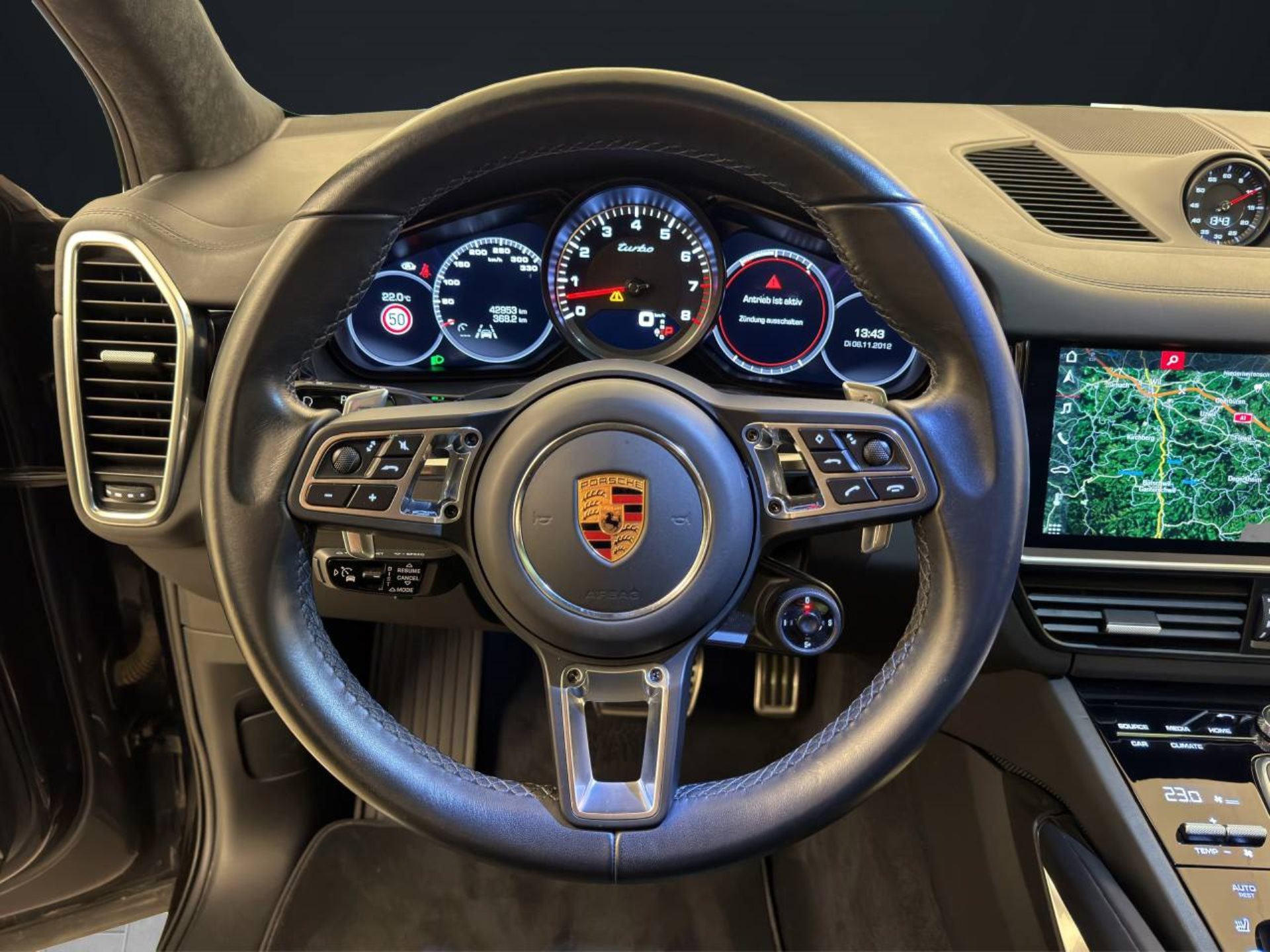 PORSCHE Cayenne Turbo-image-12